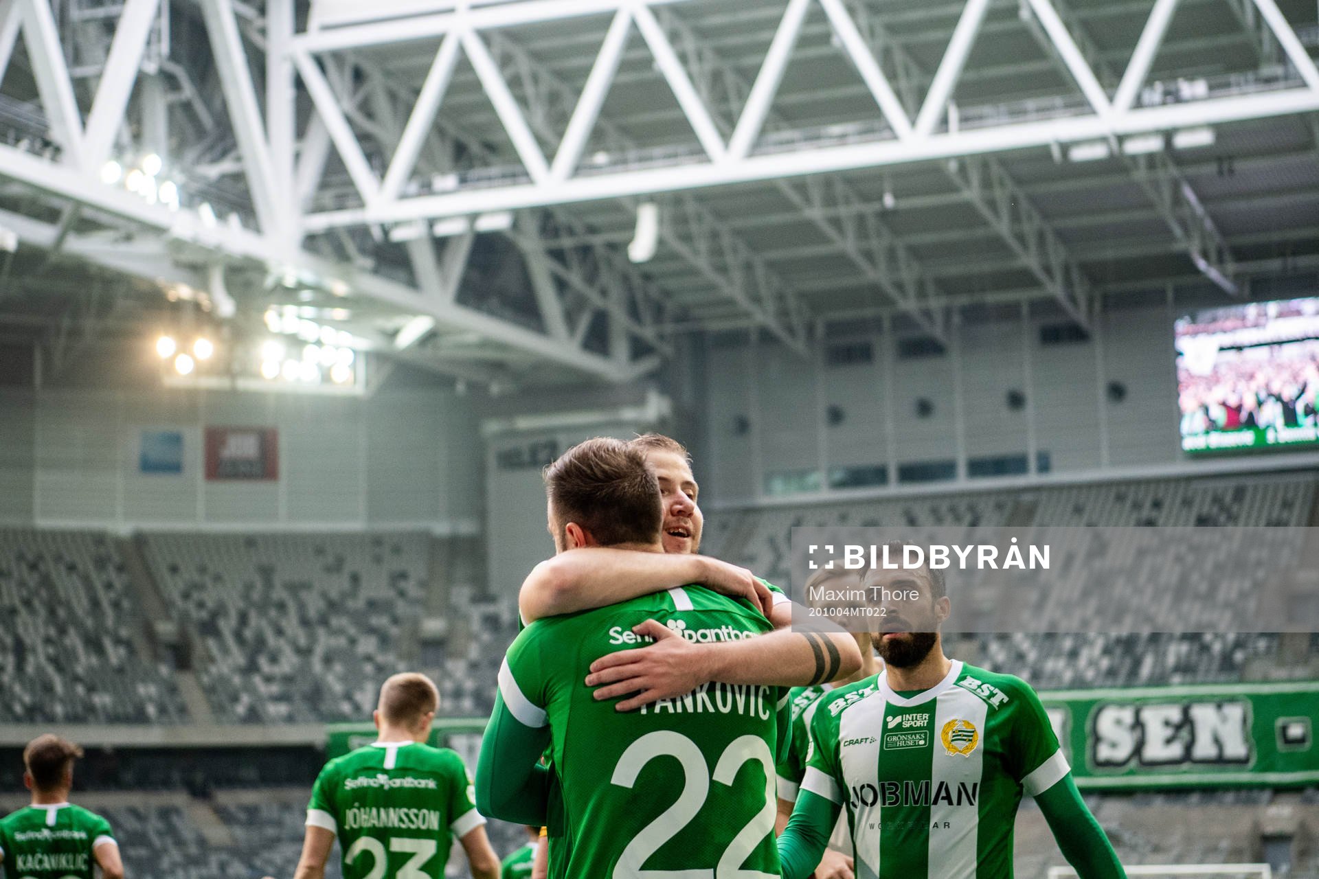 Hammarbys Muamer Tankovic  och Darijan Bojanic jublar