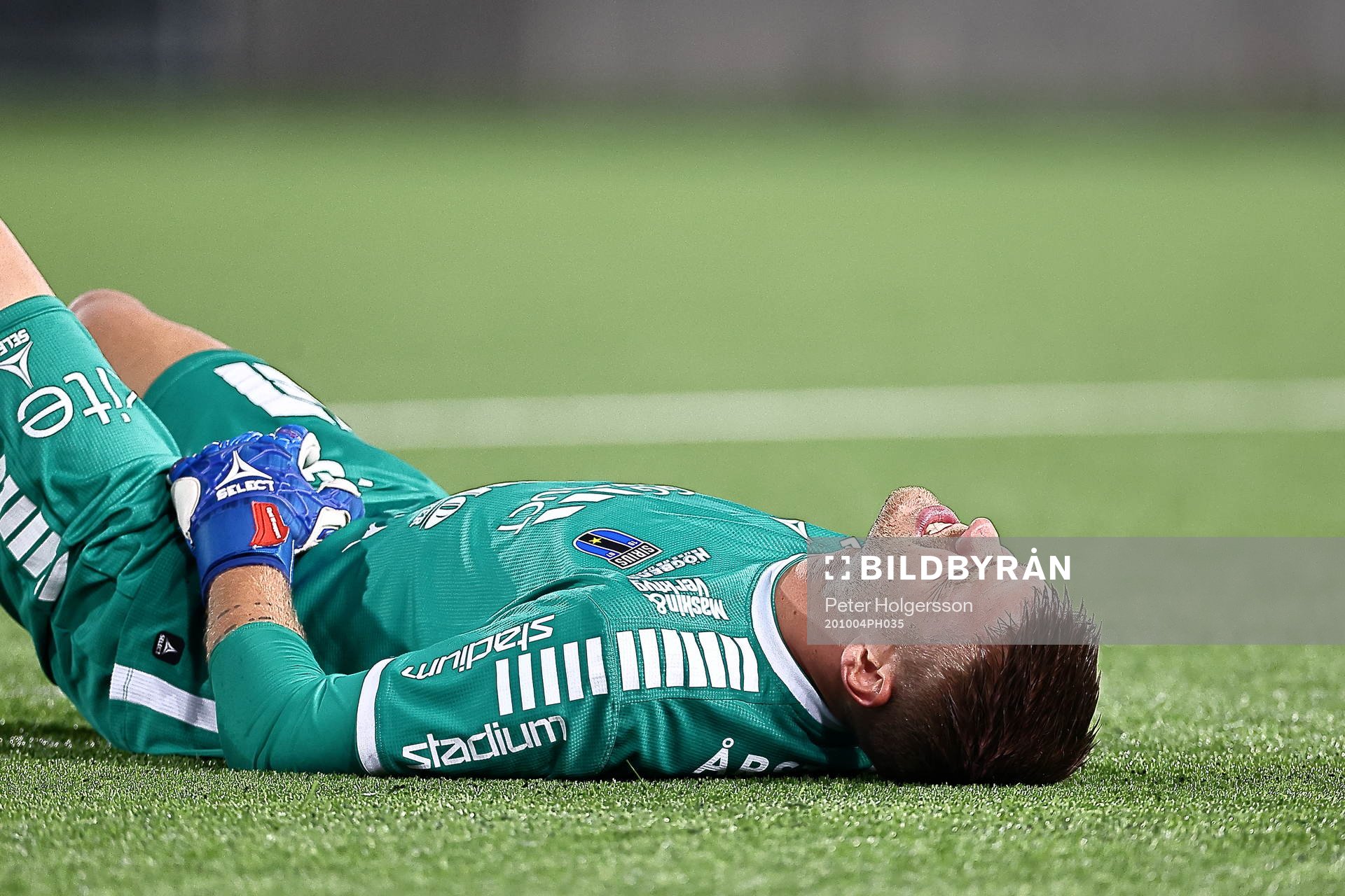 Sirius målvakt Lukas Jonsson skadad