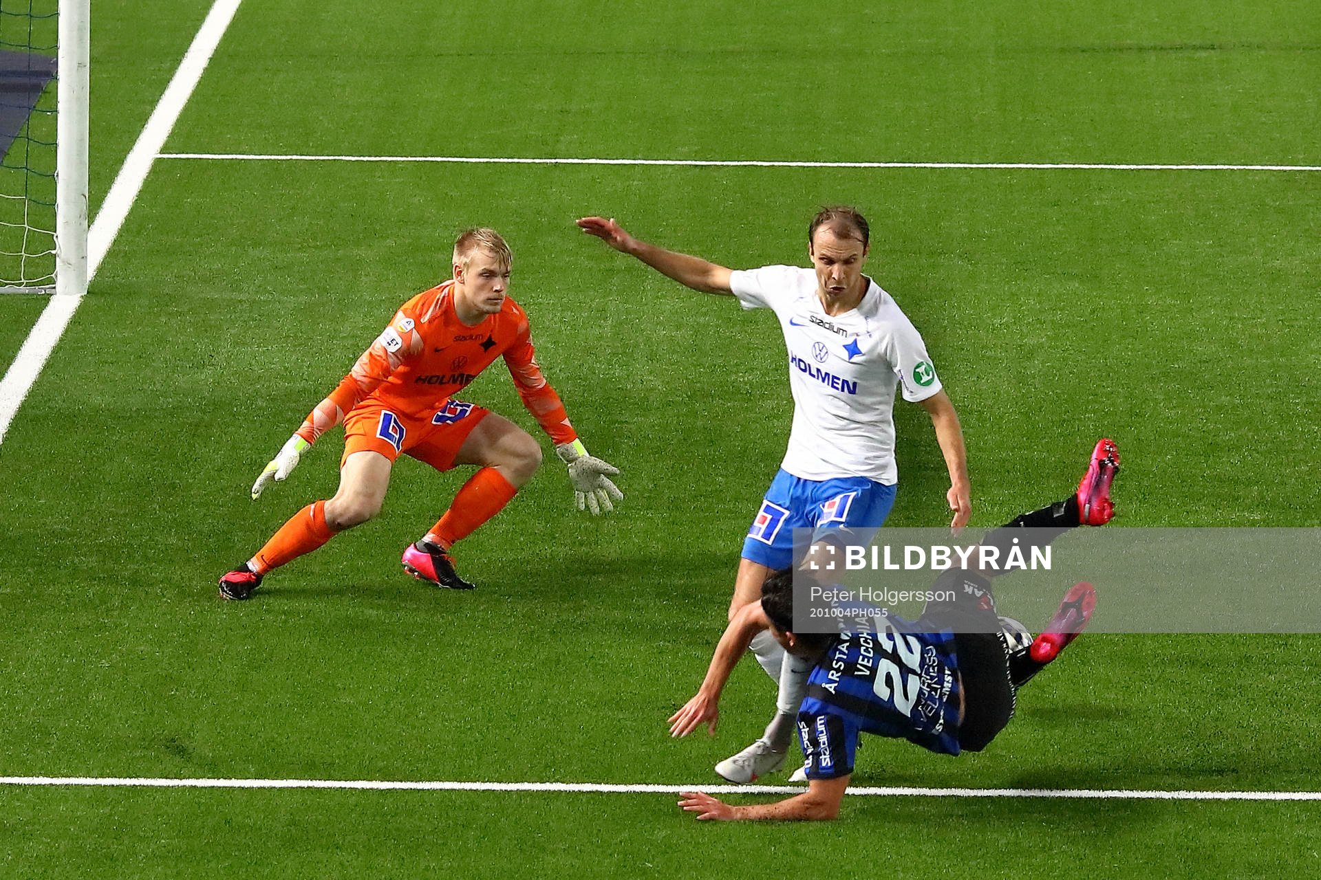 IFK Norrköpings målvakt Isak Pettersson, Lars Krogh