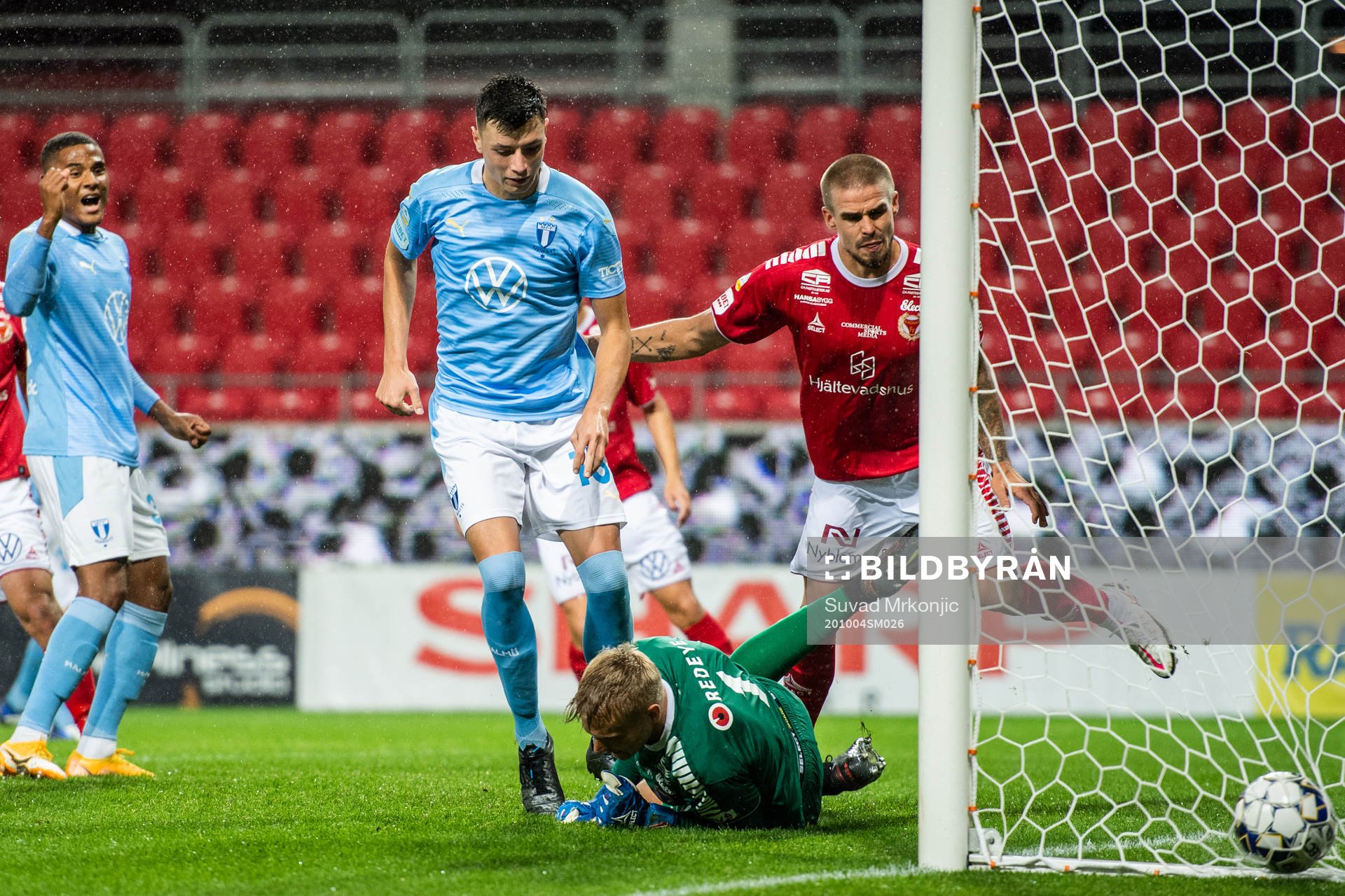 Malmö FFs Anel Ahmedhodzic gör 0-4 bakom Kalmars målvakt