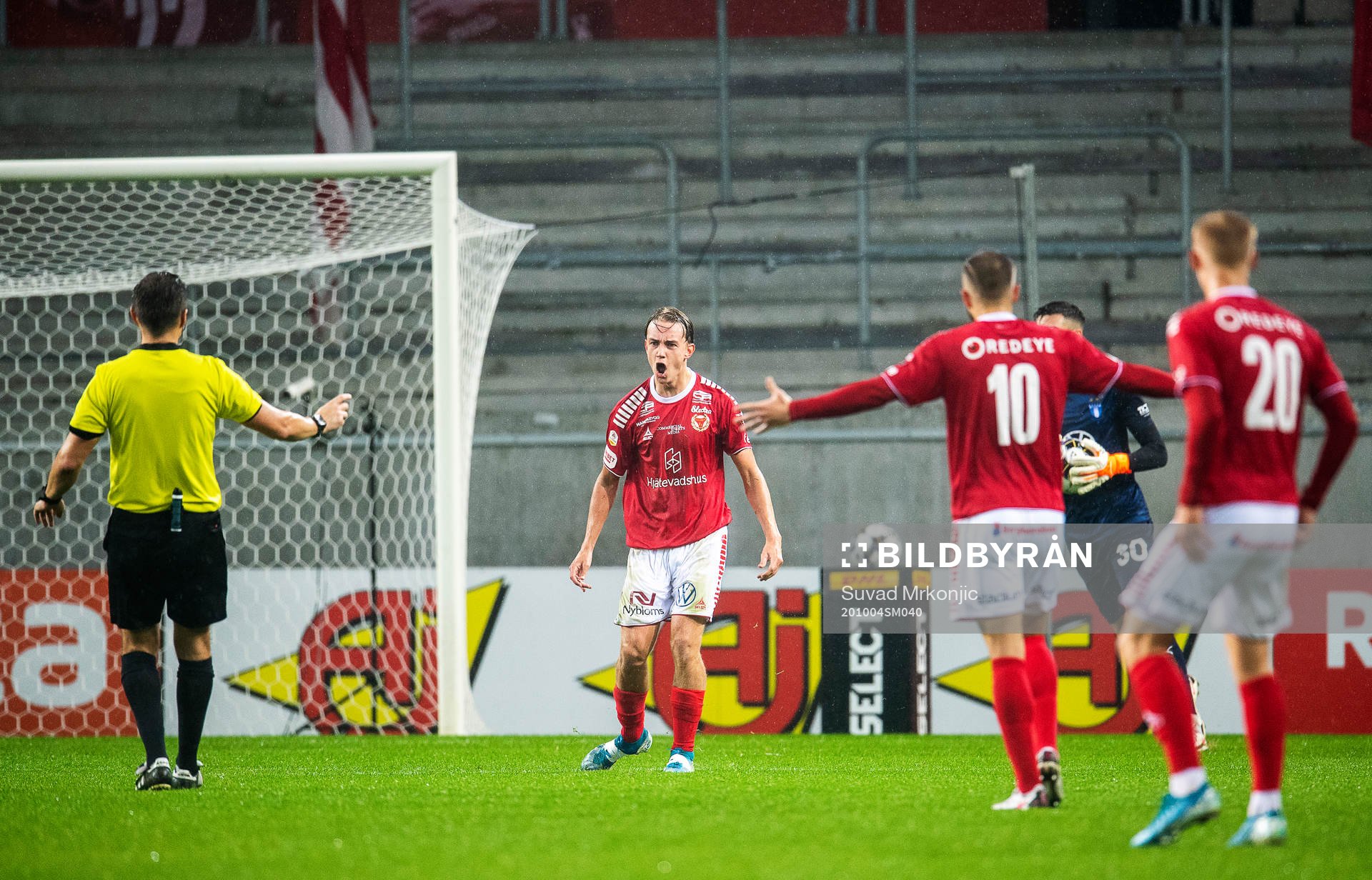 Kalmars Isak Magnusson reagerar över en utebliven straff