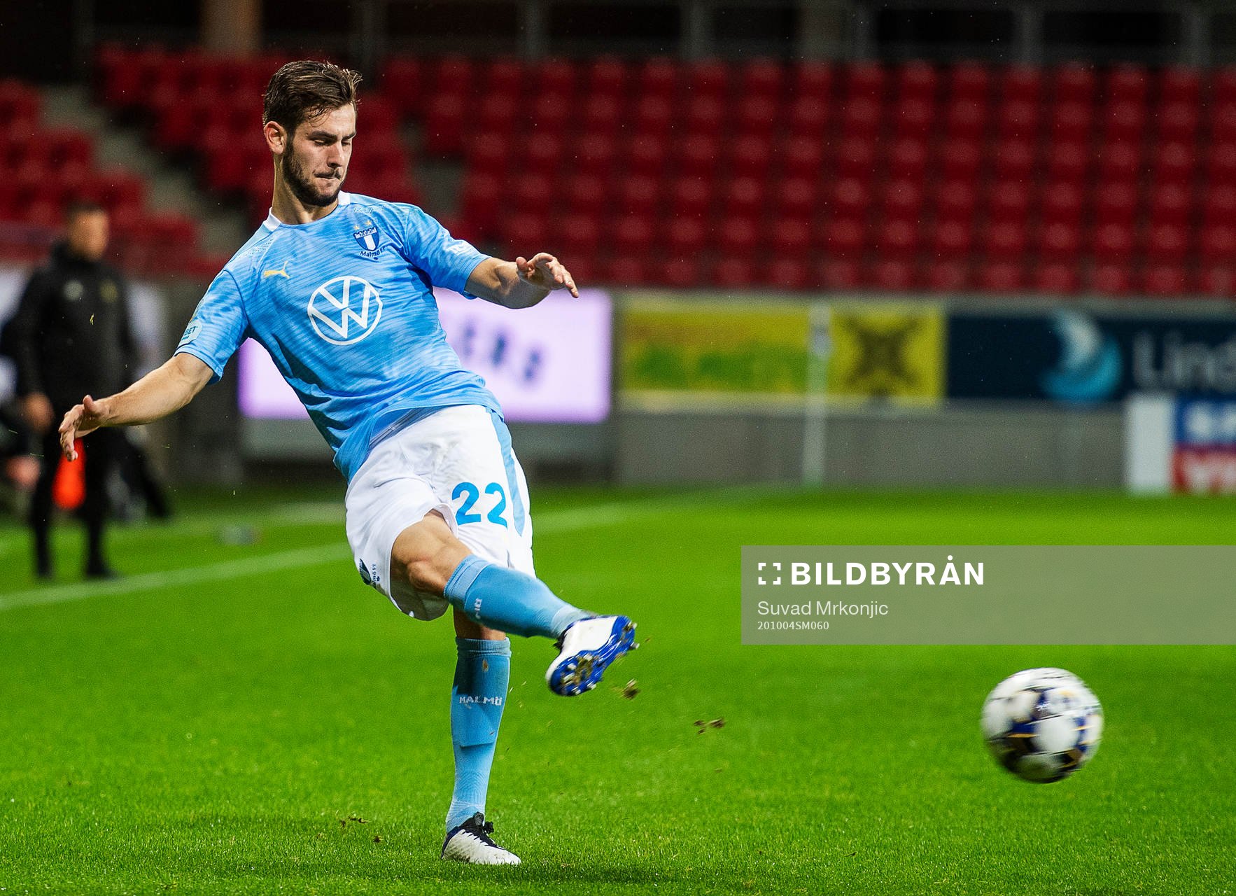 Malmö FFs Adi Nalic under fotbollsmatchen i Allsvenskan mellan Kalmar och Malmö FF den 4 oktober 2020 i Kalmar.