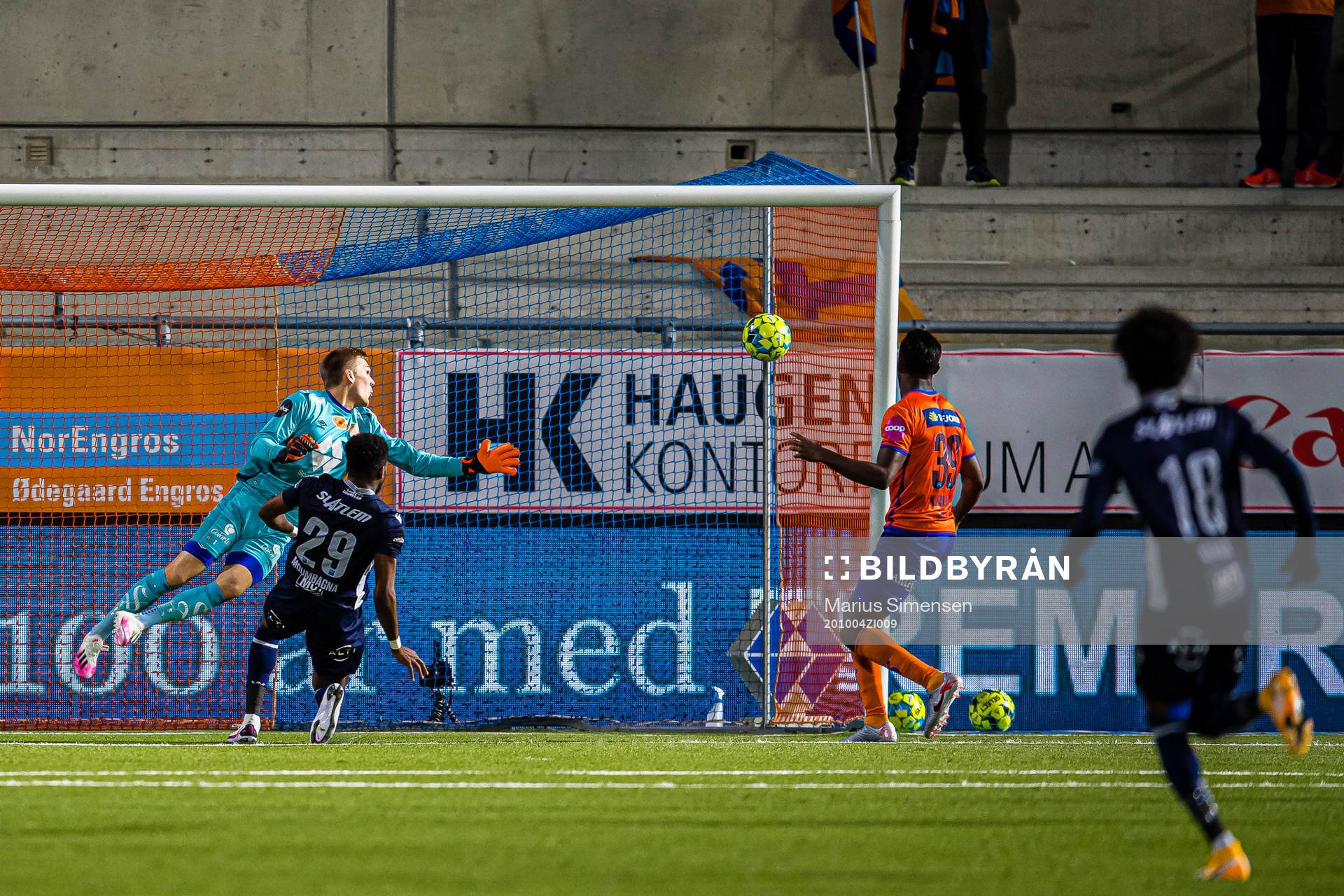 Pemi Moumbagna Faris of Kristiansund scores the 1-1 goal