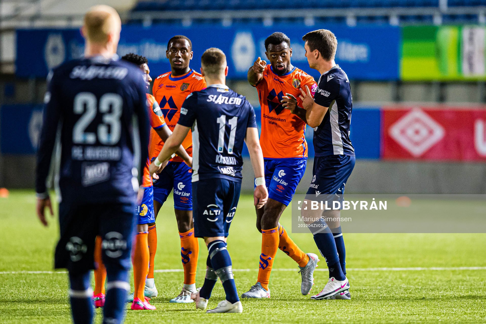 Ben Kantie Karamoko of Aalesund and Flamur Kastrati of Kristiansund during the Eliteserien match between Aalesund and Kristiansund on October 4, 2020 in Ålesund.