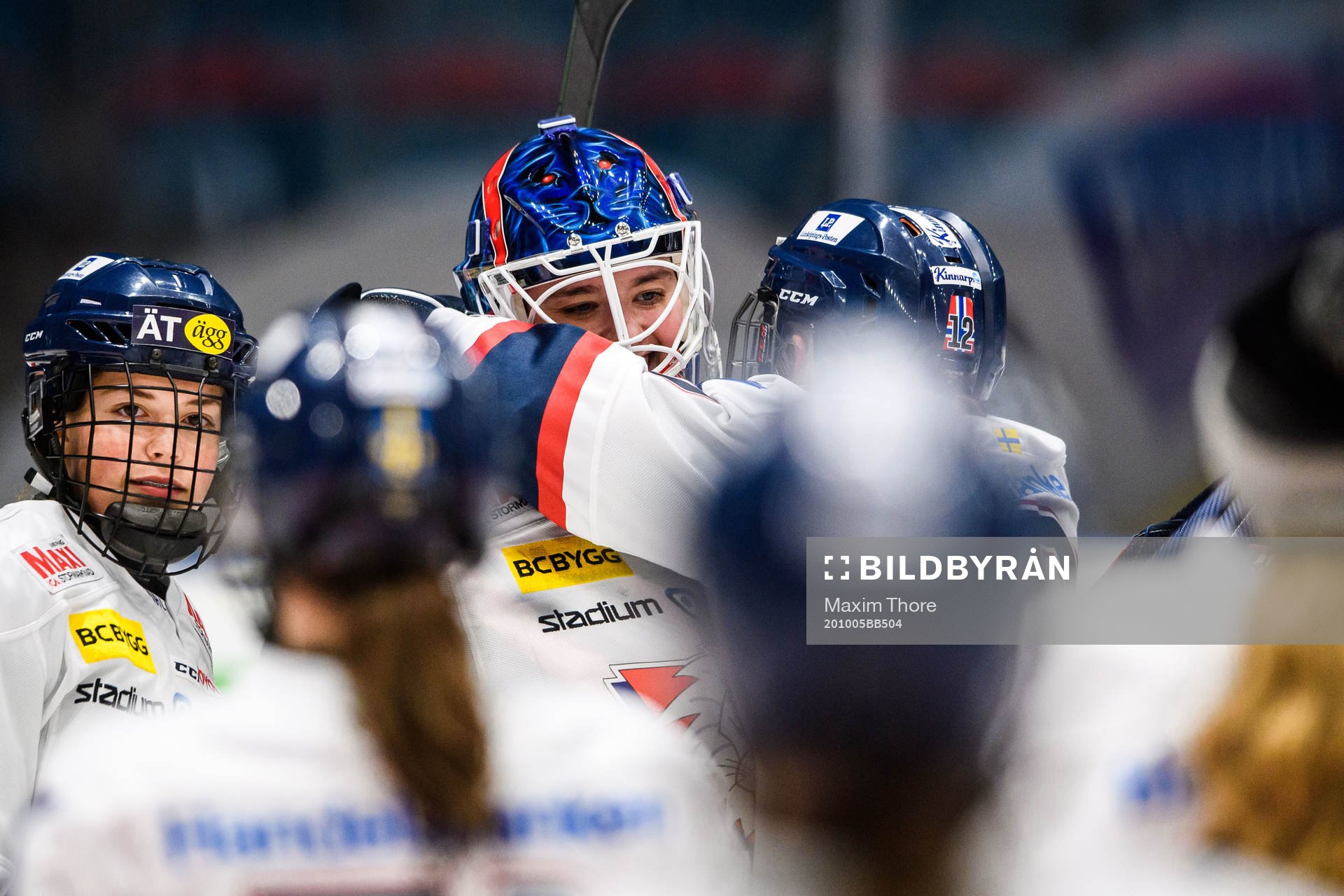 Linköpings målvakt Stephanie Neatby jublar med lagkamrater