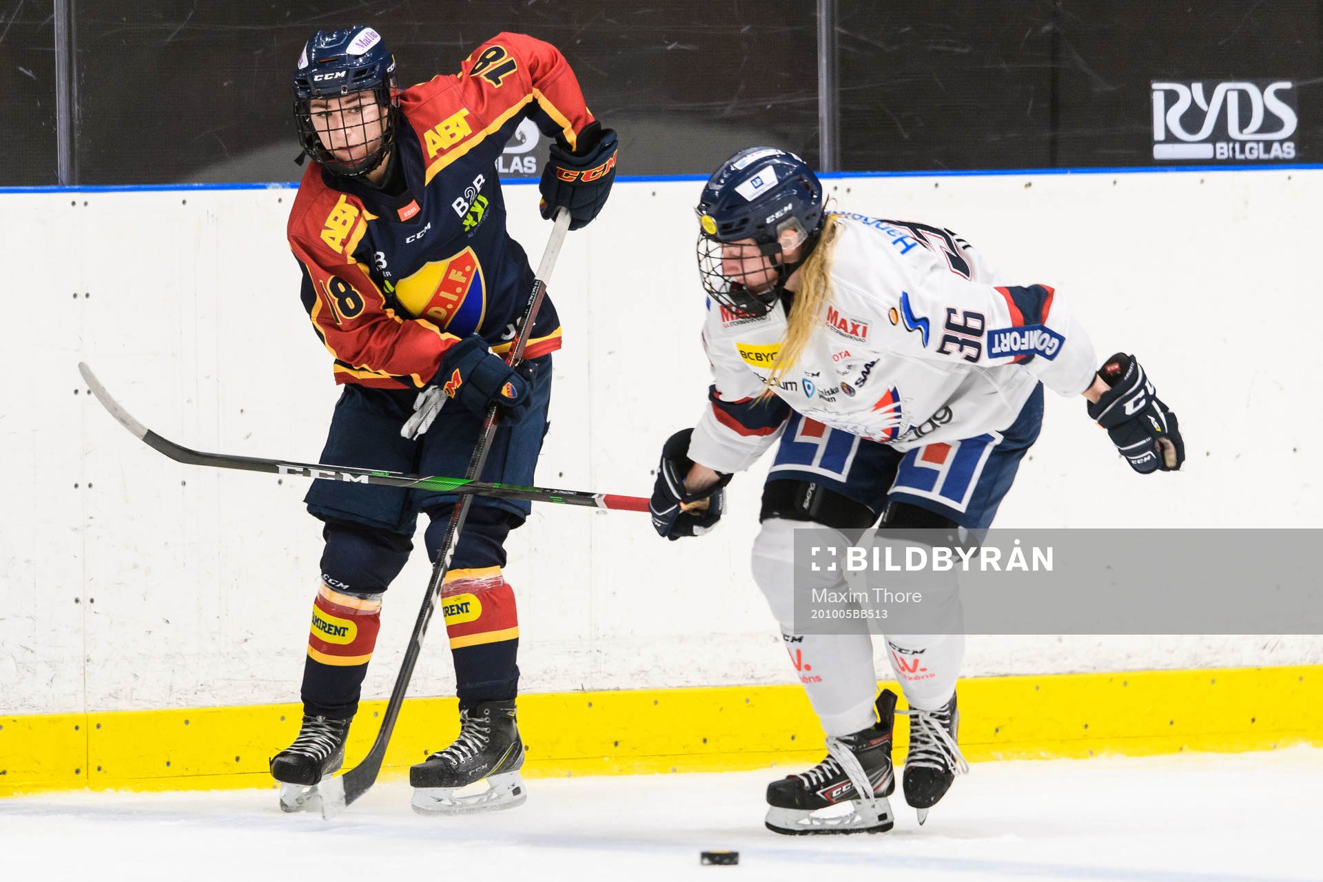 Djurgårdens Alice Östensson och Linköpings Emilie Kruse