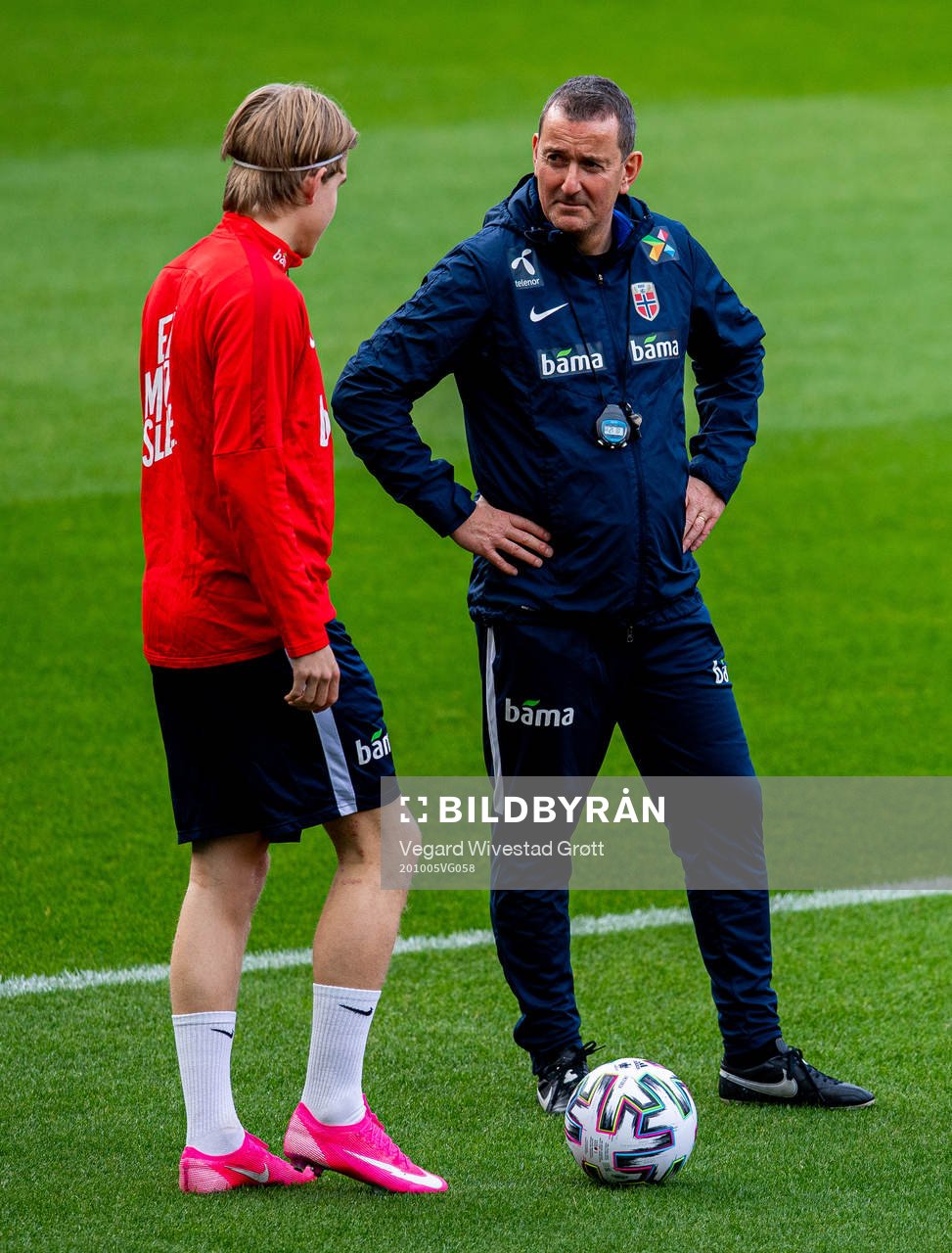 Jens Petter Hauge and Per Joar Hansen, assistant coach of