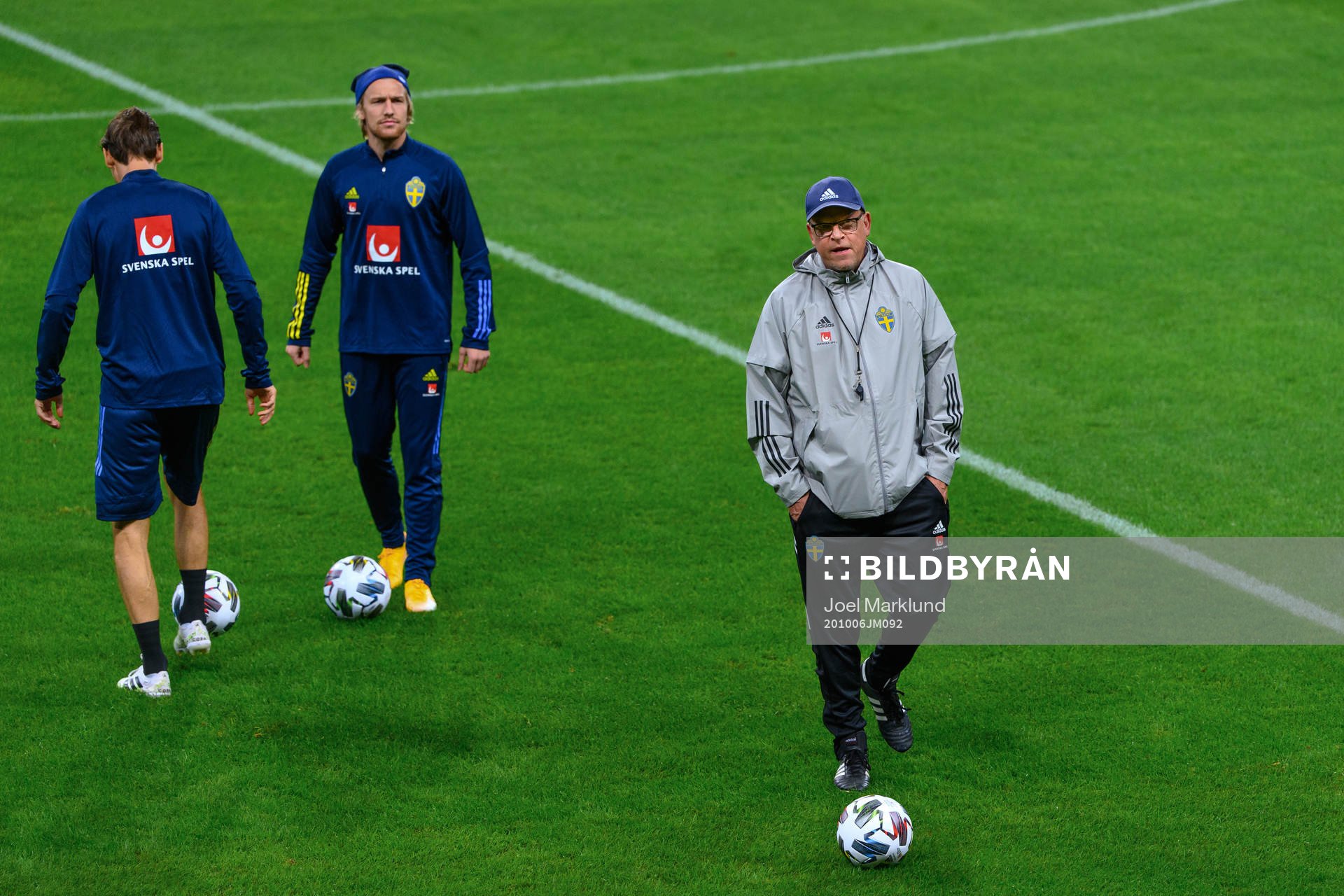 Emil Forsberg and Head coach Janne Andresson of the Swedish