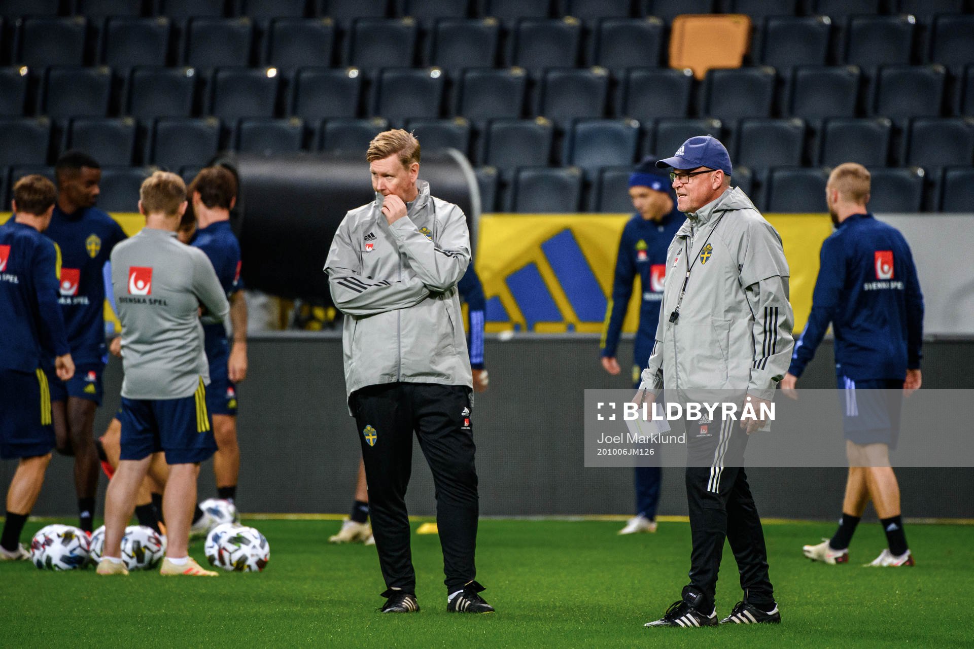 Assistant coach Peter Wettergren and head coach Janne
