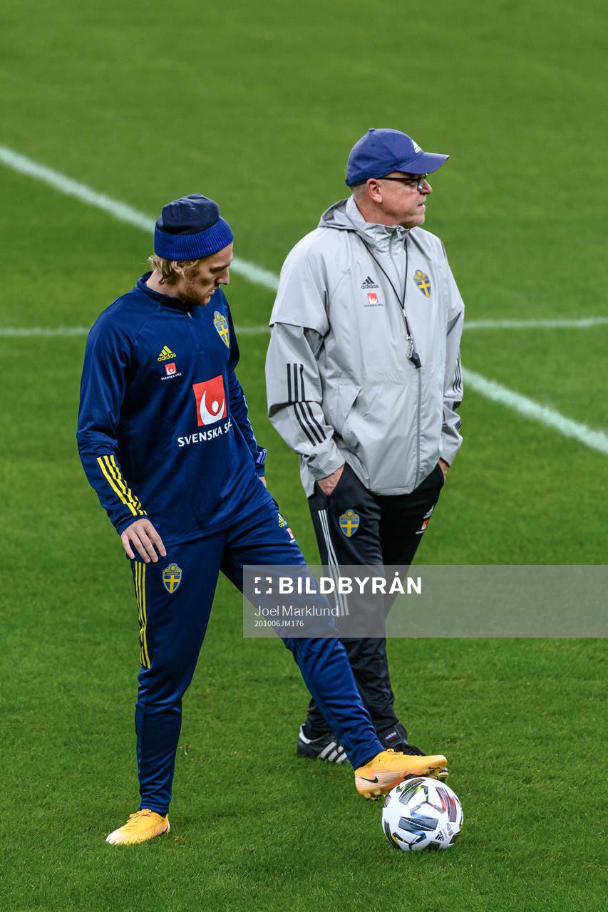 Emil Forsberg and head coach Janne Andersson of the Swedish