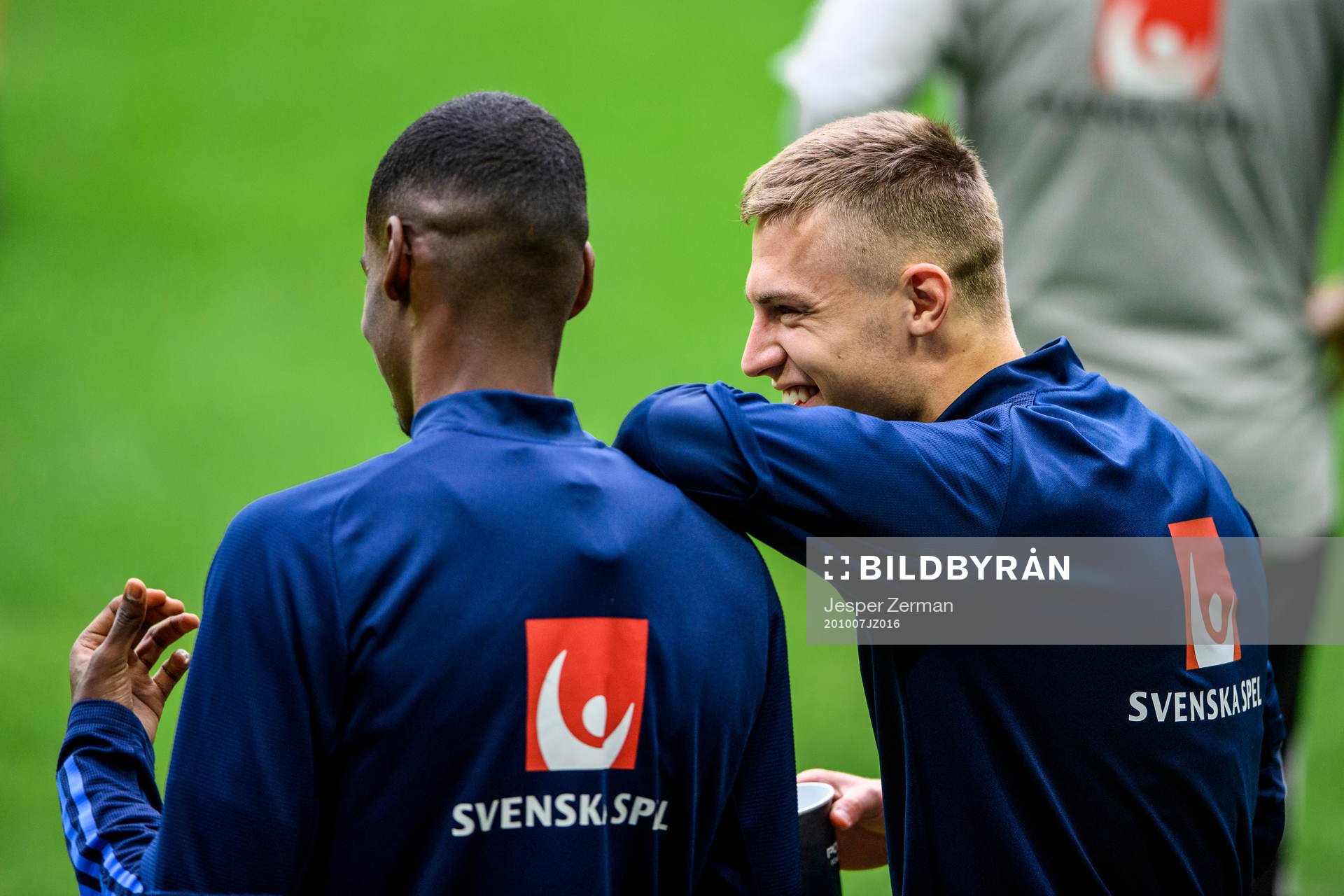Alexander Isak and Mattias Svanberg of the Swedish national