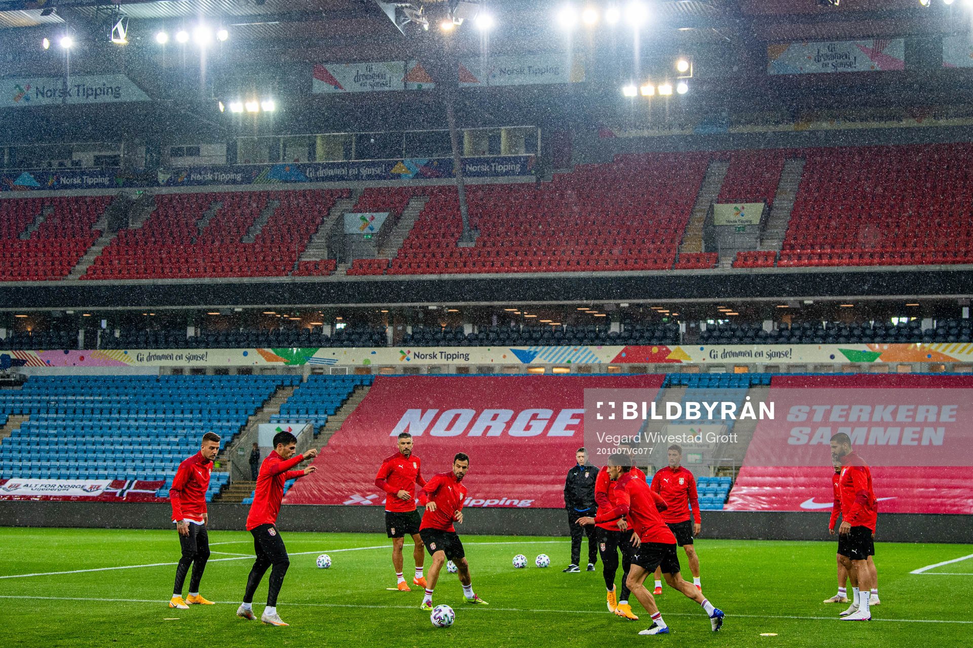 Luka Milivojević and players of the Serbian national