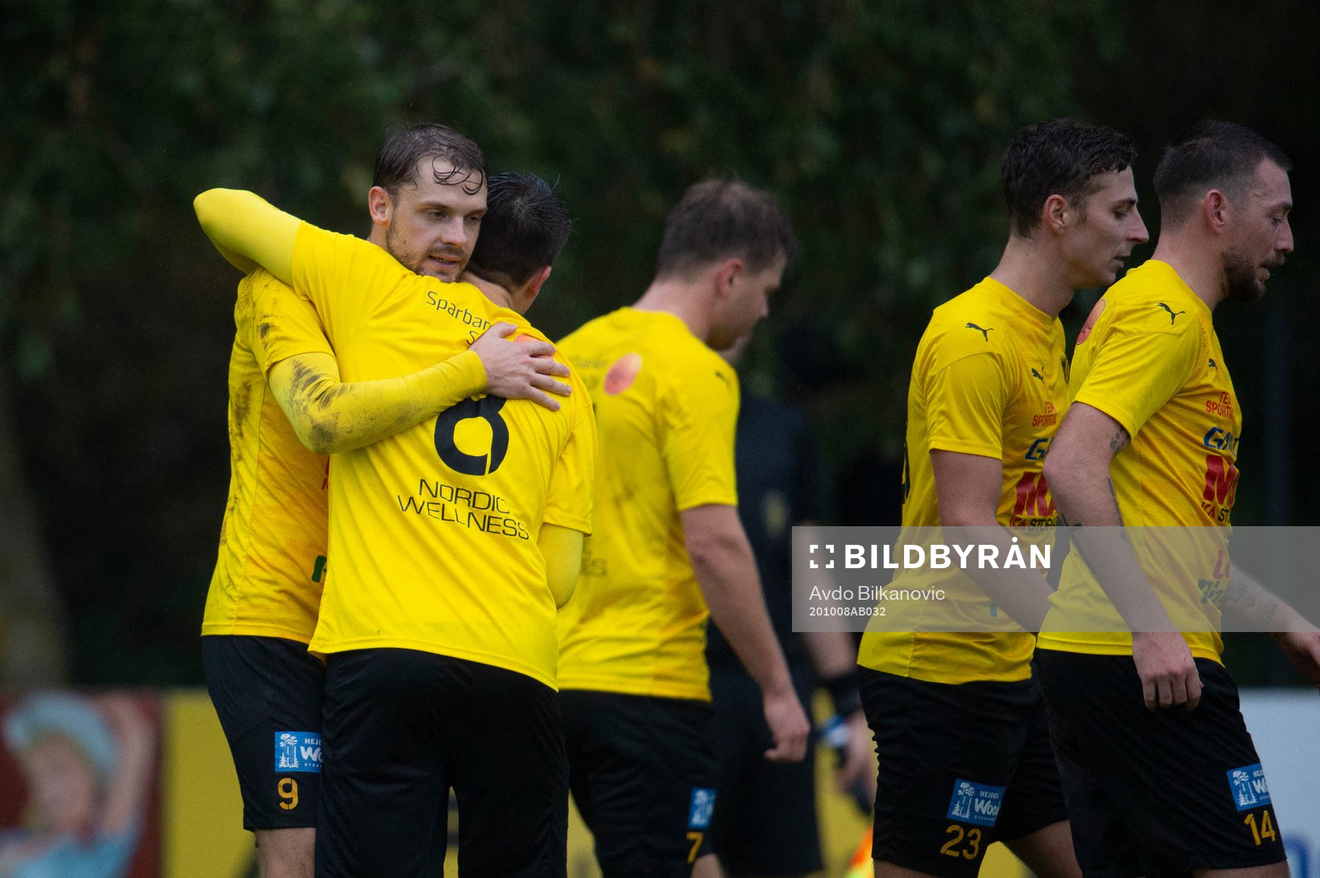 Löddes Jakob Gustafsson och Emil Joelsson efter 2-1 målet under fotbollsmatchen i Svenska Cupen mellan Lödde och Örgryte den 8 oktober 2020 i Löddeköpinge.