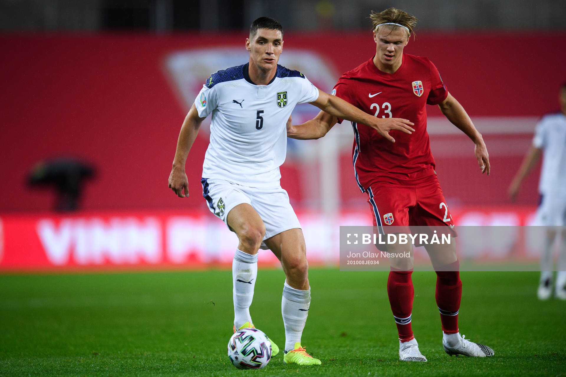 Nikola Milenkovic of Serbia and Erling Braut Haaland of