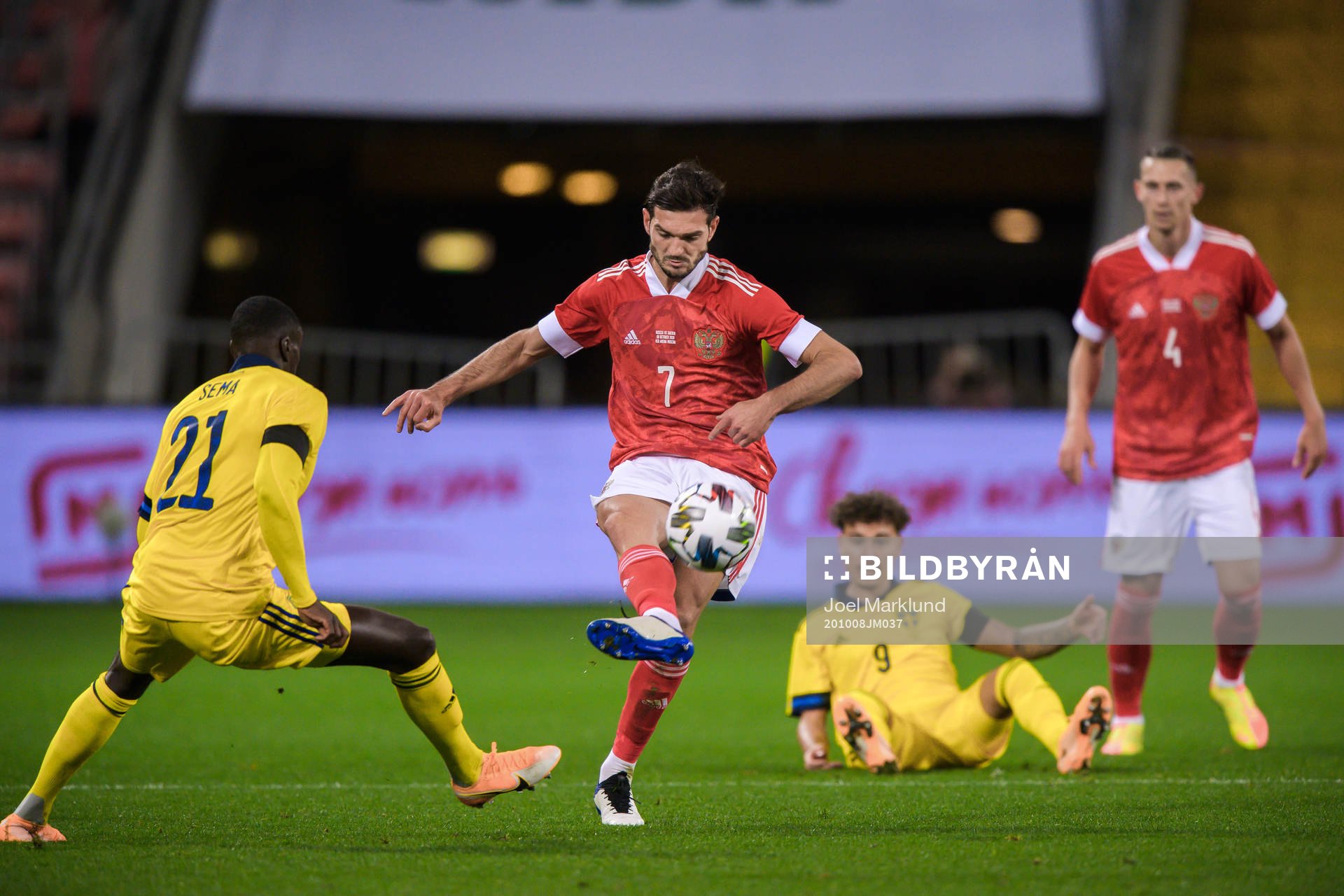 Ken Sema of Sweden and Magomed Ozdoev of Russia