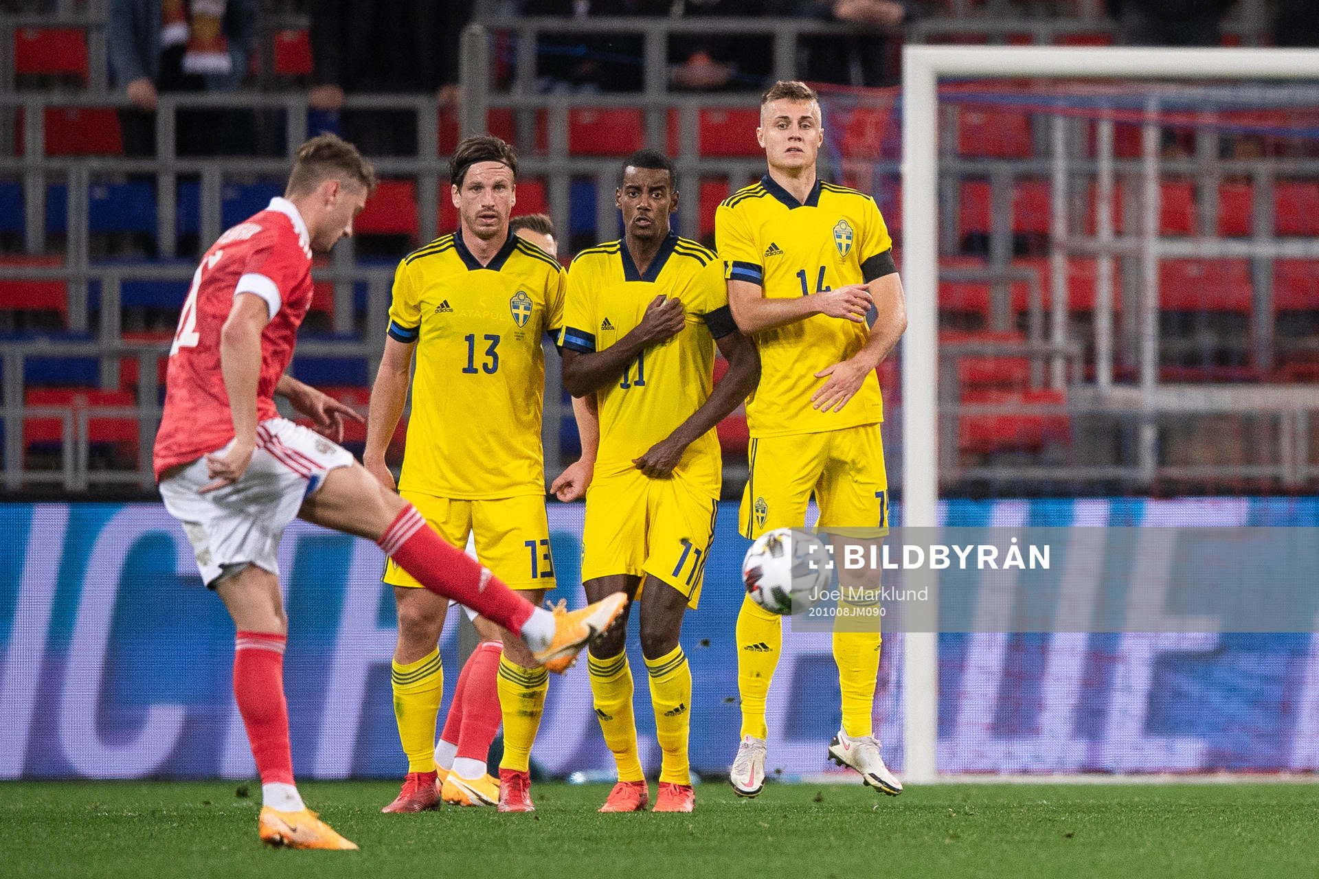 Anton Miranchuk of Russia against Gustav Svensson,