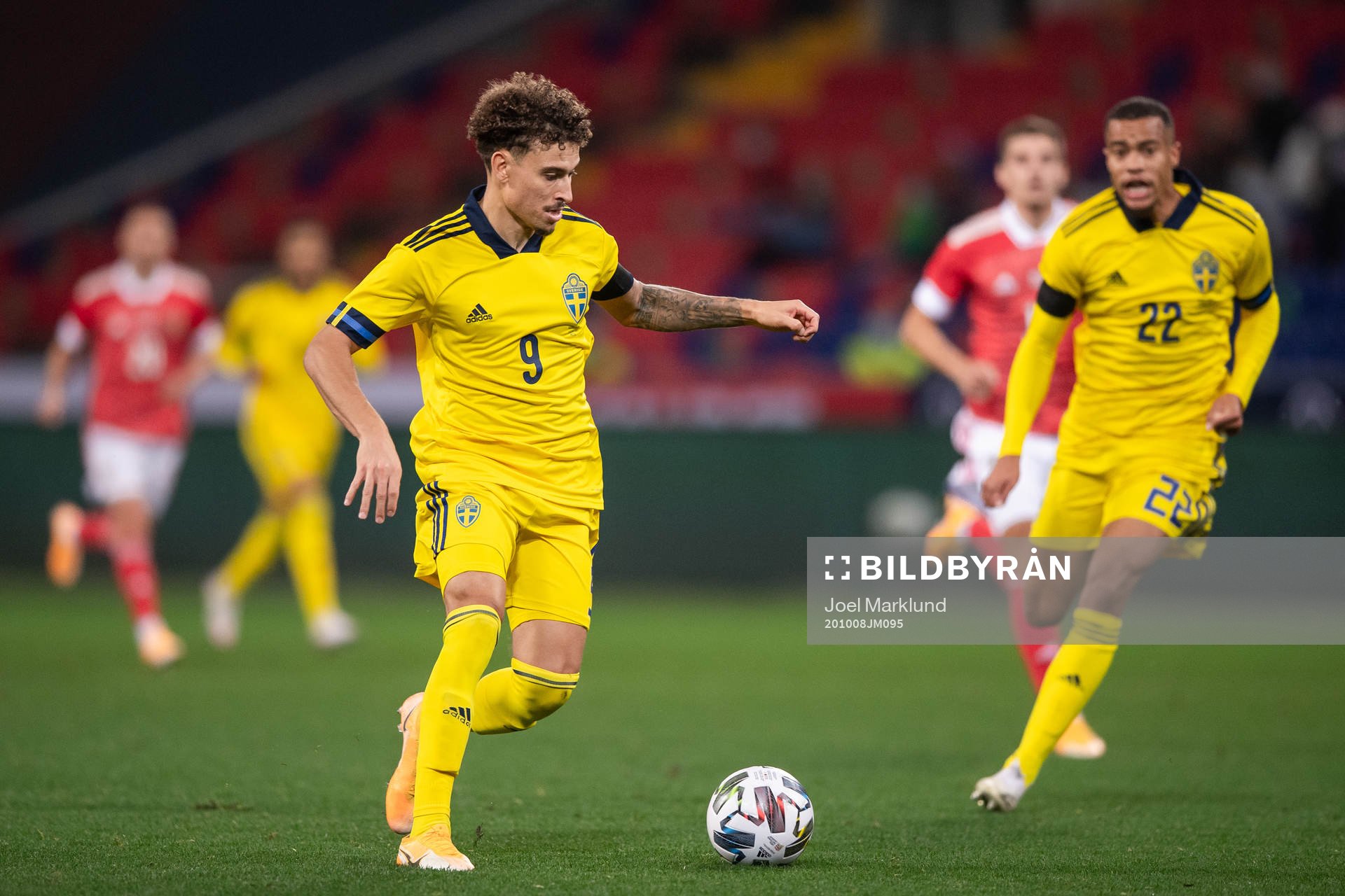 Jordan Larsson and Robin Quaison of Sweden