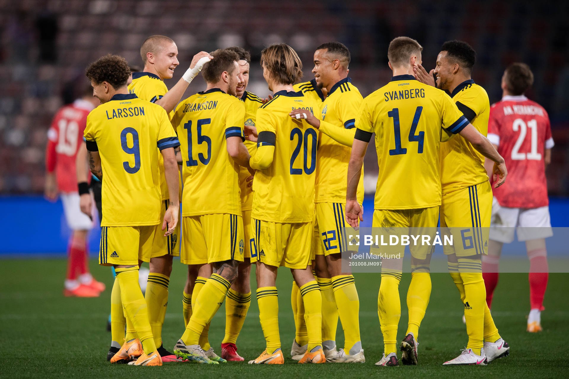 Players of Sweden celebrate with Mattias Johansson