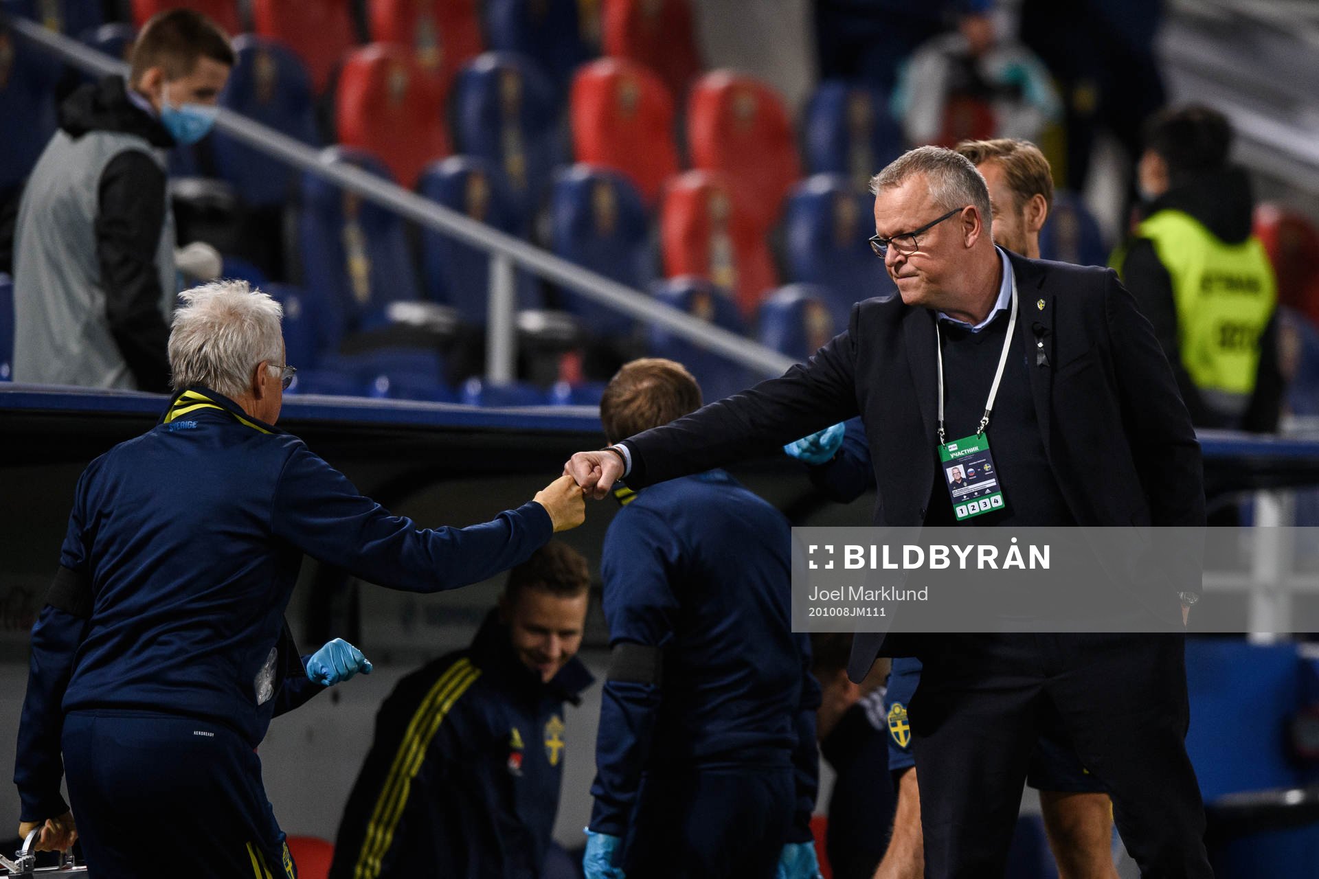 h´H ead coach Janne Andersson of Sweden celebrate