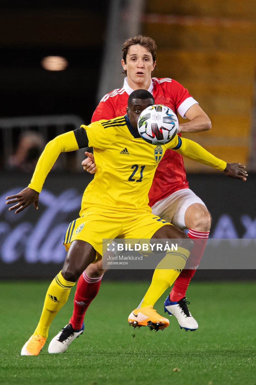 Ken Sema of Sweden in action against Mario Fernandes of