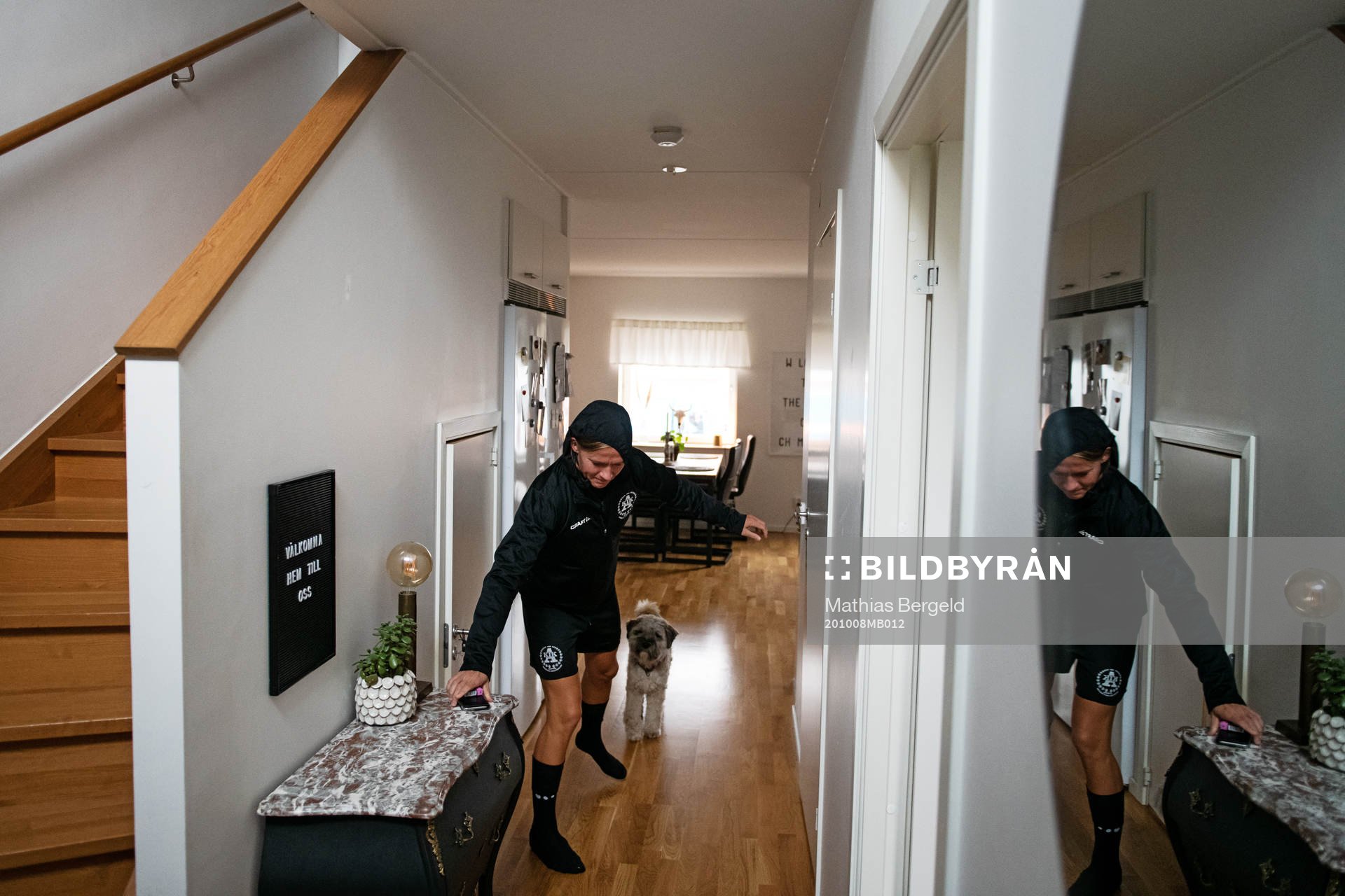 s Jessica Julin gör sig redo för en fotbollsträning