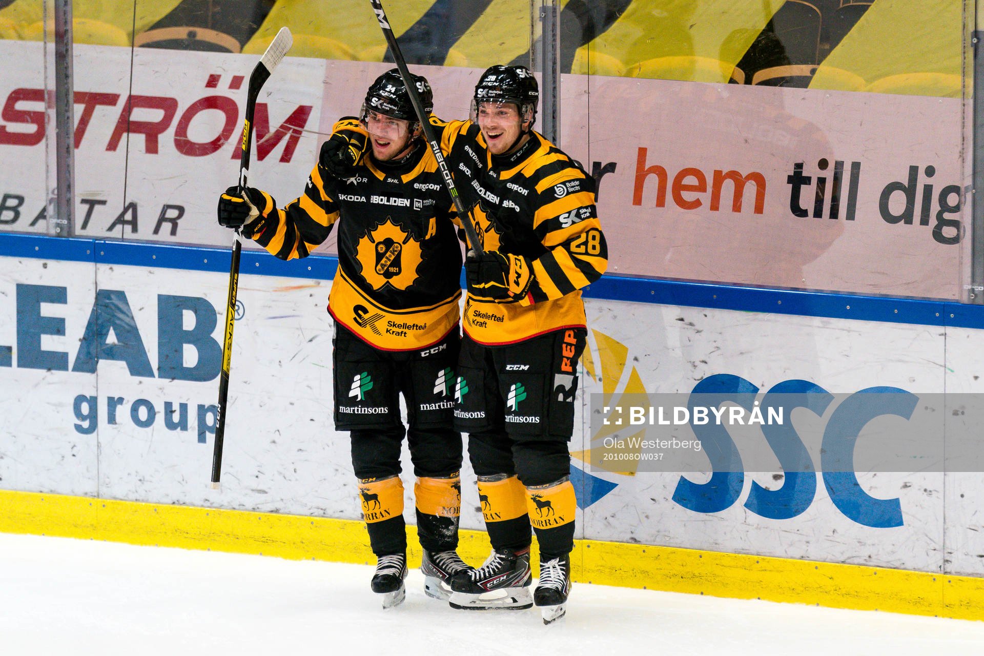 Skellefteås Jesper Frödén gör 2-0 och jublar