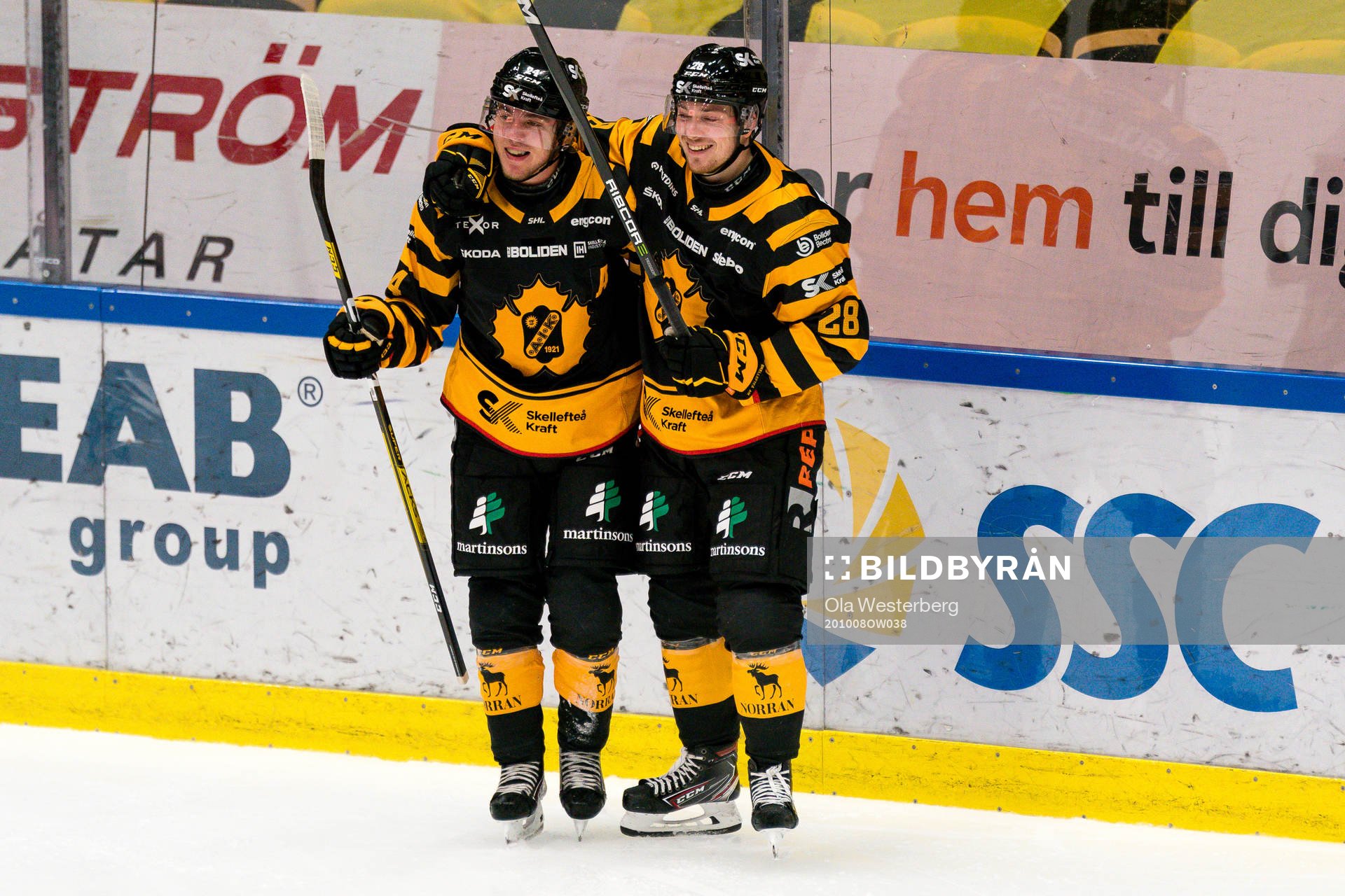 Skellefteås Jesper Frödén gör 2-0 och jublar