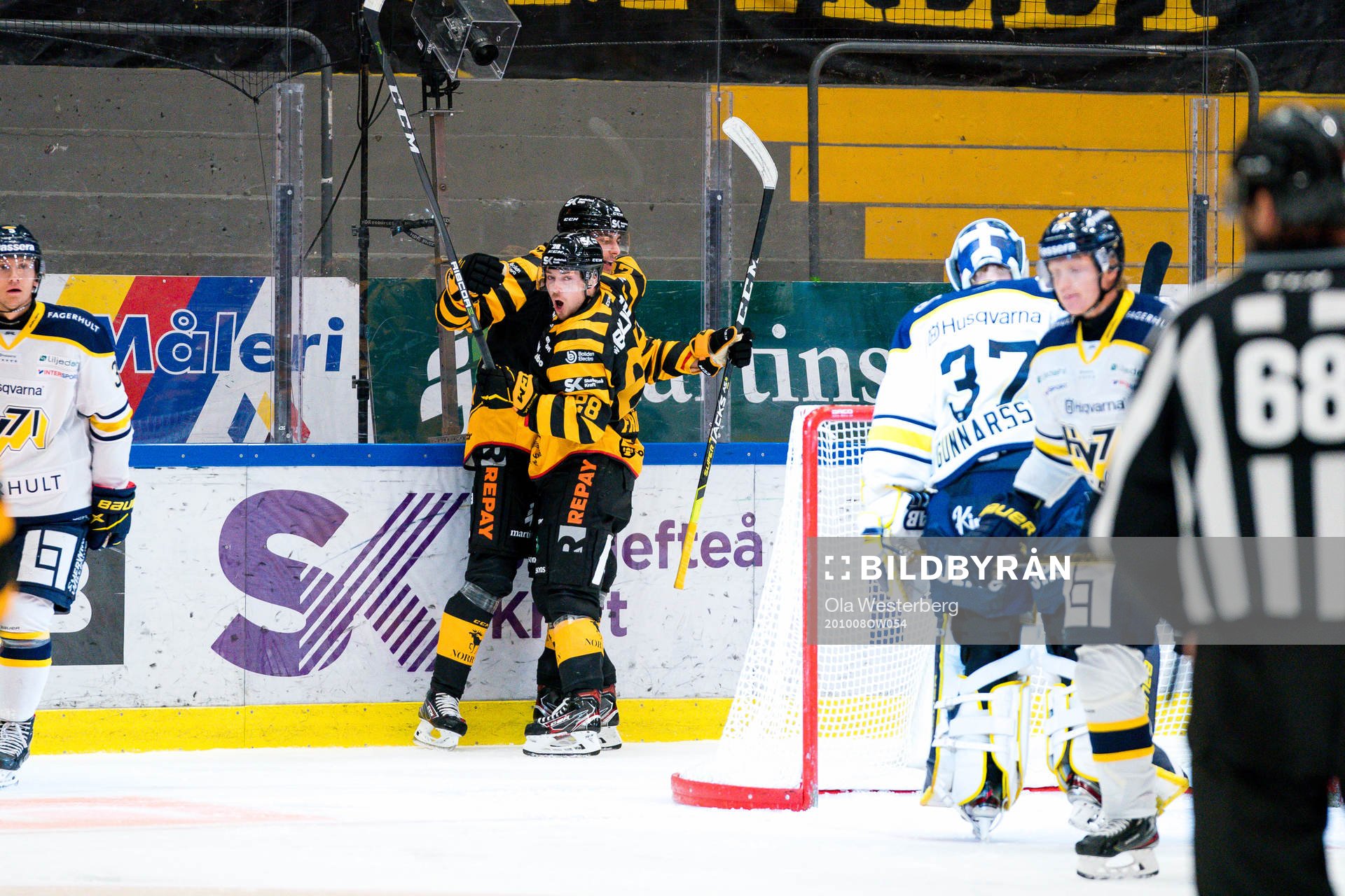 Skellefteås Jacob Olofsson och Jesper Frödén jublar