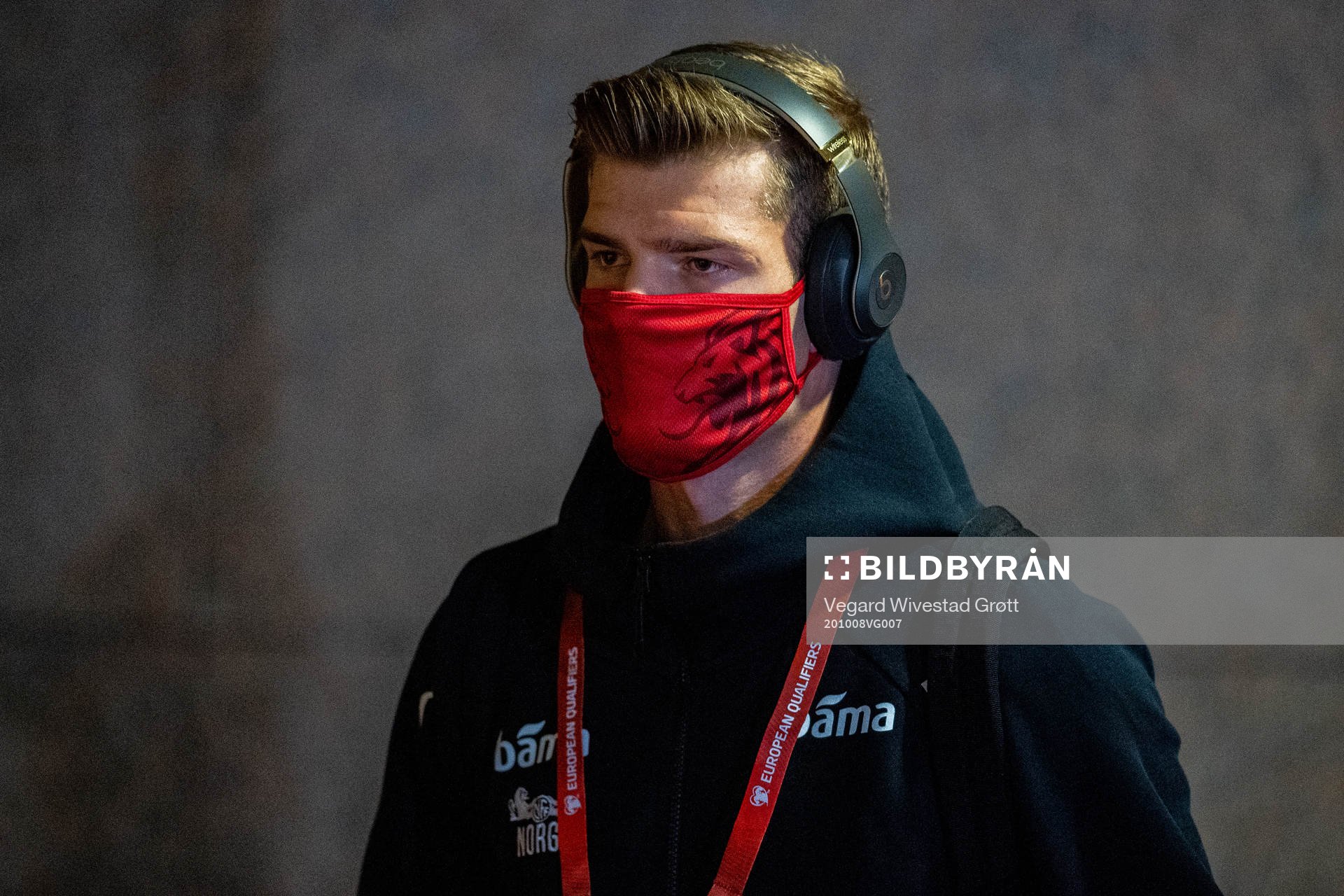 Alexander Sørloth of Norway arrives wearing a face mask