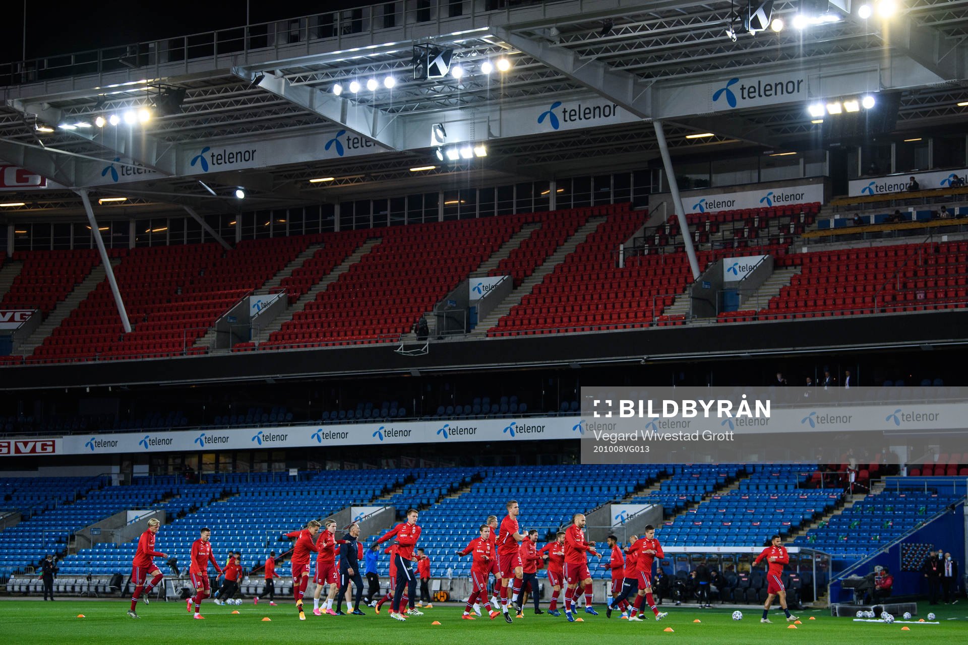 Players of Norway warm up