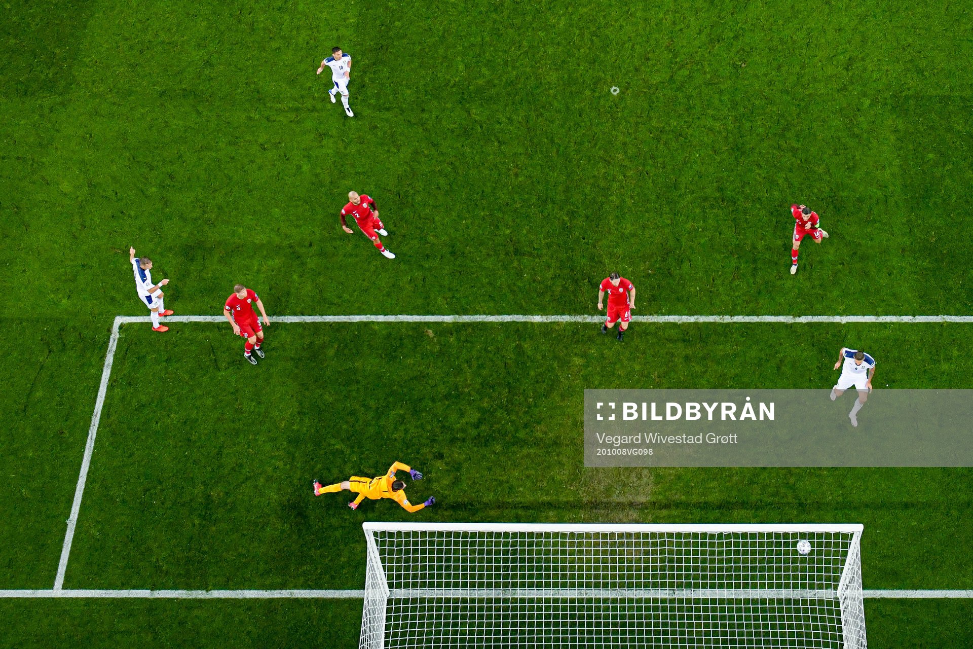 Darko Lazovic of Serbia with an attempt