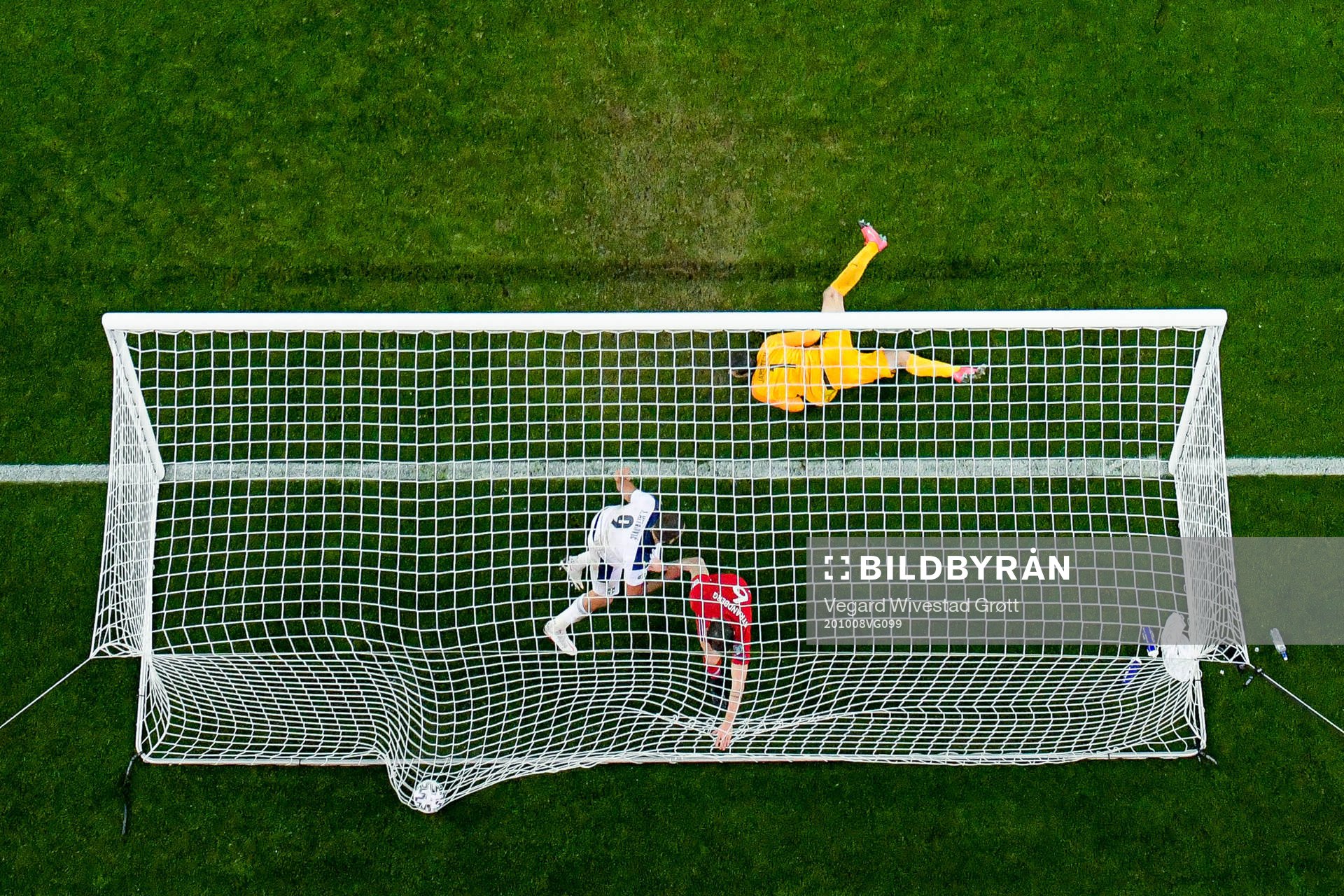 Aleksandar Mitrovic of Serbia, Stefan Strandberg of Norway