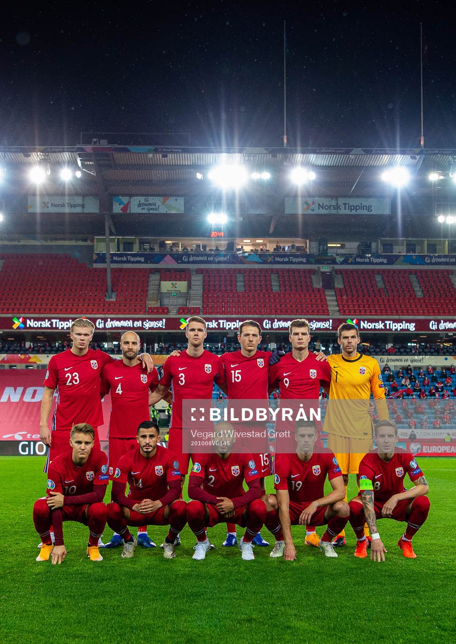 Norway's starting eleven pose for a team photo ahead of the UEFA Euro Qualifier play-off semi-final football match between Norway and Serbia on October 8, 2020 in Oslo. Top left: Erling Braut Haaland, Tore Reginiussen, Kristoffer Ajer, Sander Berge, Alexander Sørloth and goalkeeper Rune Almenning Jarstein. Front left: Martin Ødegaard, Omar Elabdellaoui, Haitam Aleesami, Markus Henriksen and Stefan Johansen.