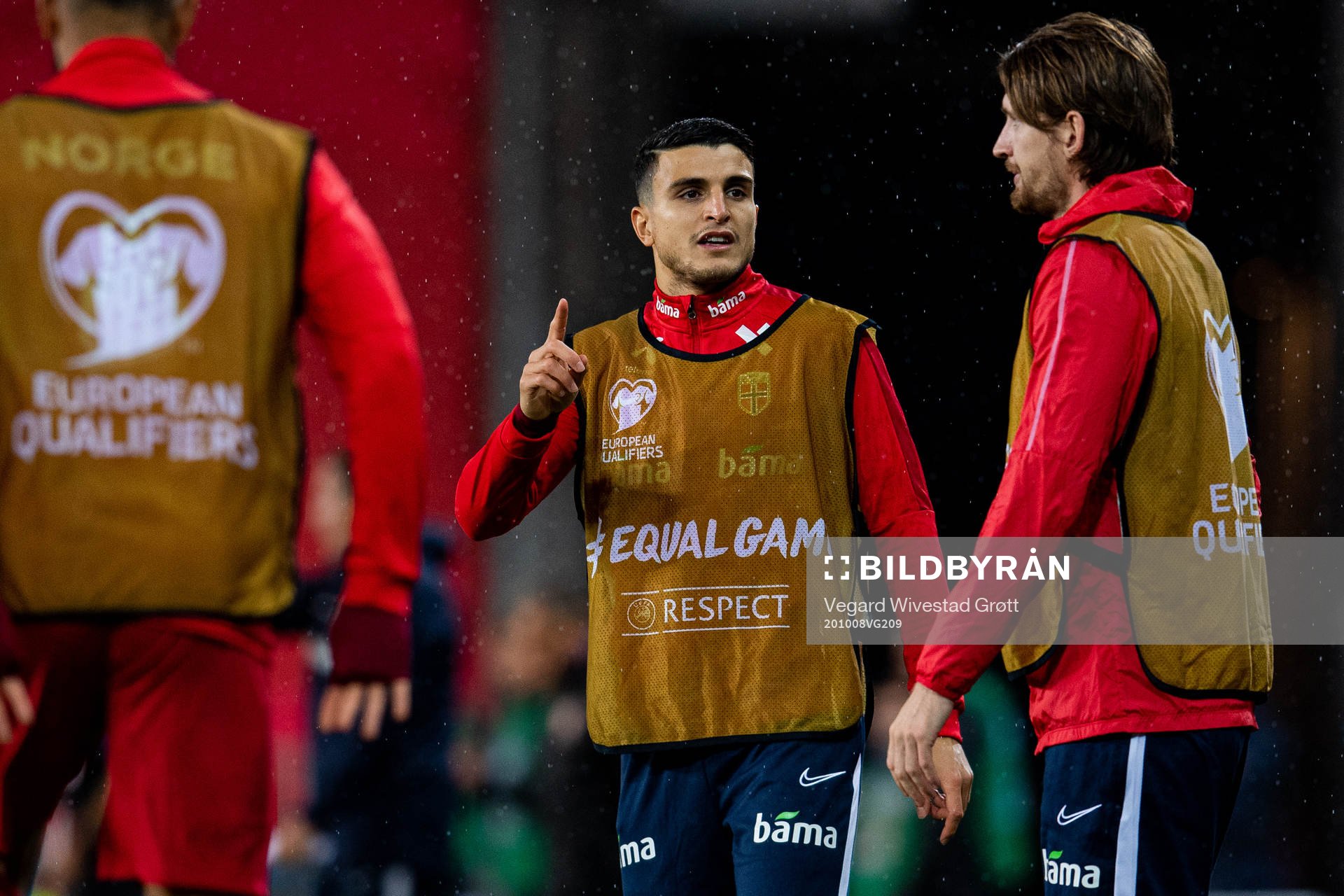 Mohamed «Moi» Elyounoussi and Stefan Strandberg of Norway
