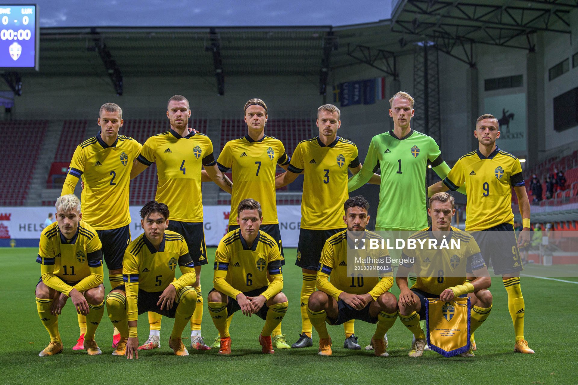 The starting eleven of of Sweden pose for a team photo