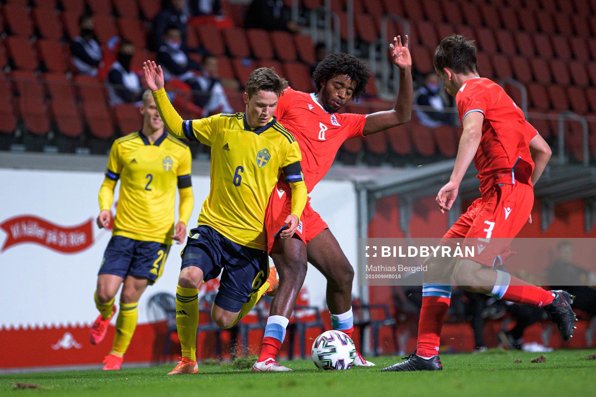 Max Svensson of Sweden and Gianni Medina of Luxembourg