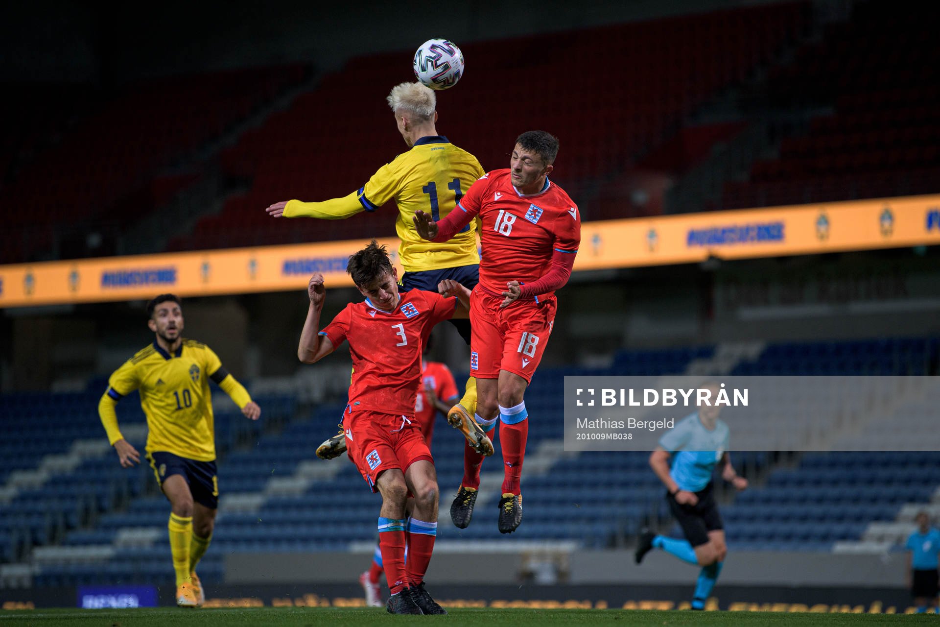 Pontus Almqvist of Sweden against Léon Schmit and Eldin