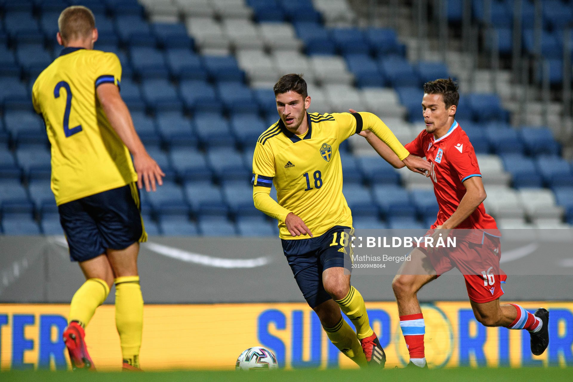 Besard Sabovic of Sweden and Lucas Coopmans of Luxembourg