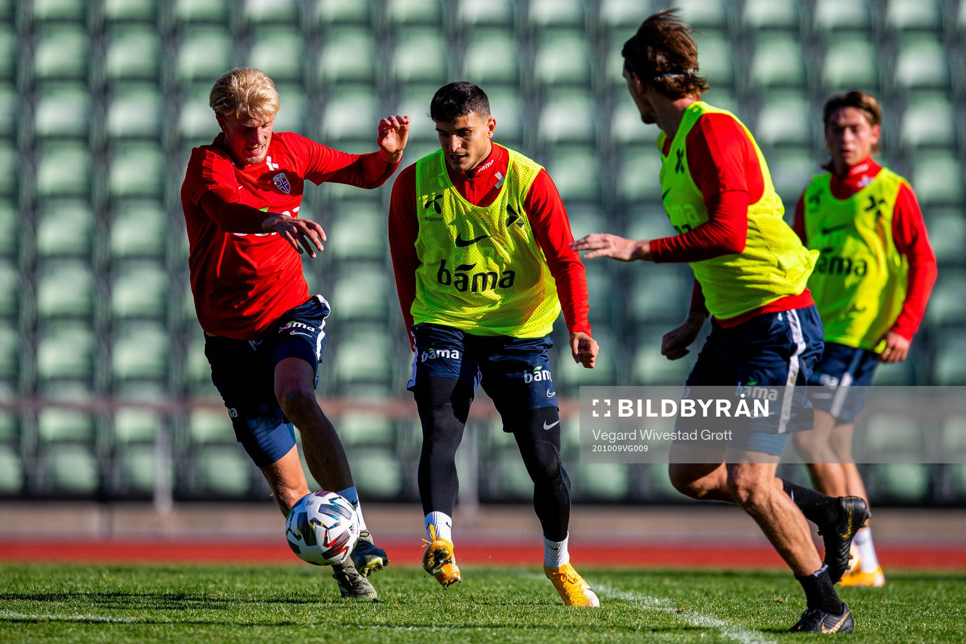 Morten Thorsby and Mohamed «Moi» Elyounoussi of the
