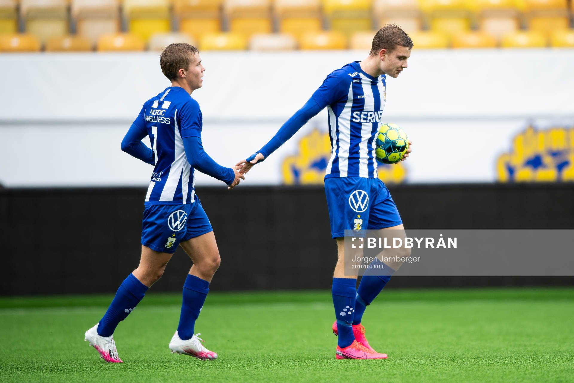 IFK Göteborgs Alfons Nygaard jublar efter 2-2 under fotbollsmatchen i P19 Allsvenskan mellan Elfsborg och IFK Göteborg den 10 oktober 2020 i Borås.