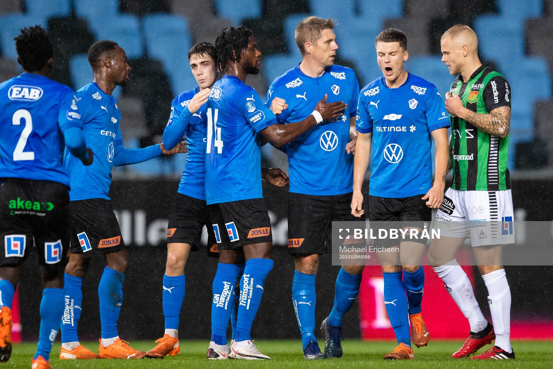 Halmstads Mikael Boman jublar med lagkamrater