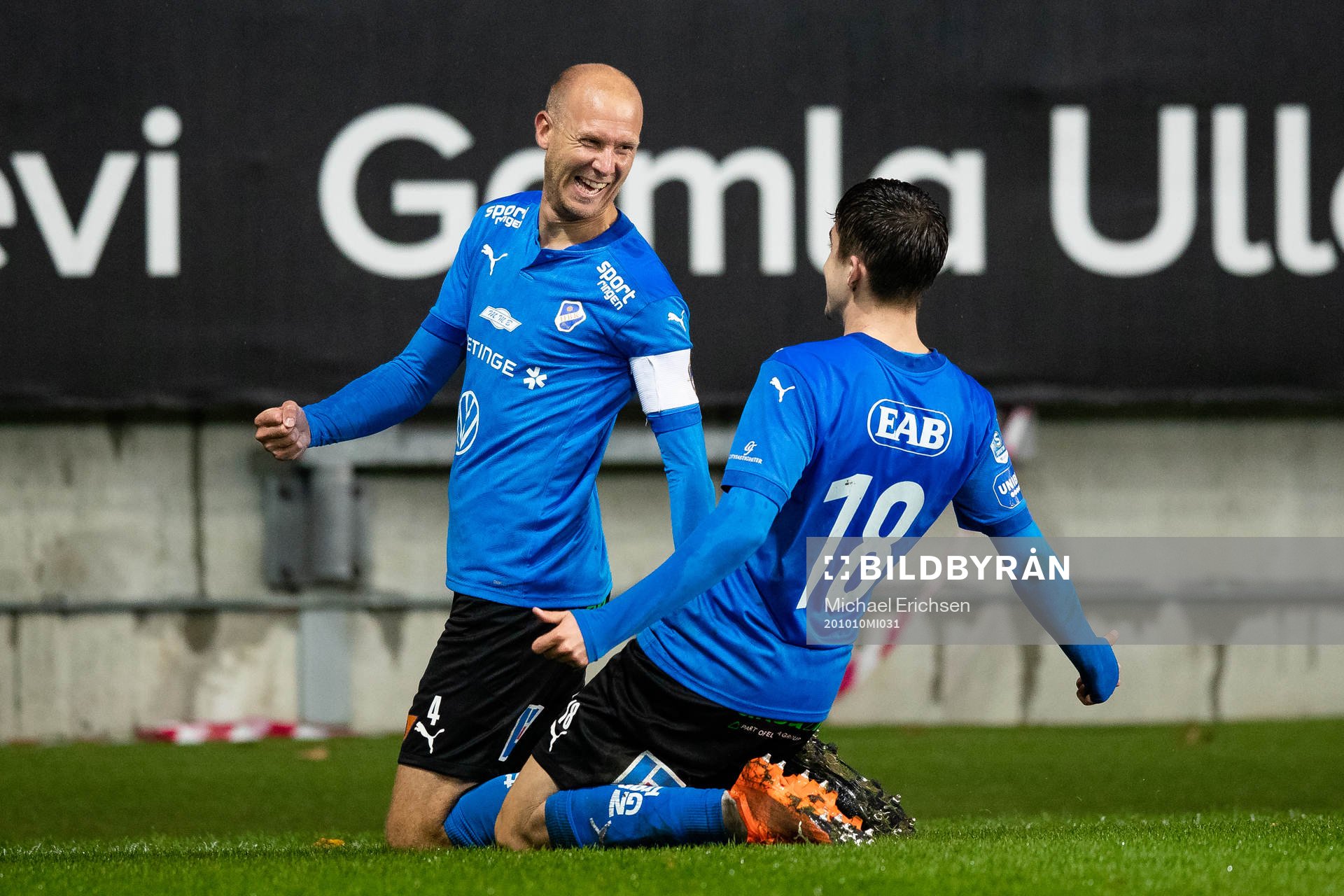 Halmstads Andreas Johansson jublar ihop med Emil Tot