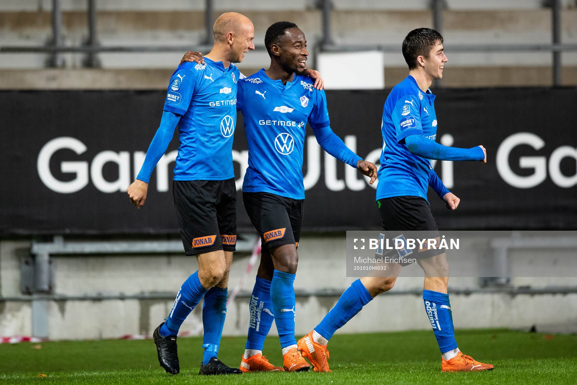 Halmstads Andreas Johansson jublar ihop med Sadat Karim