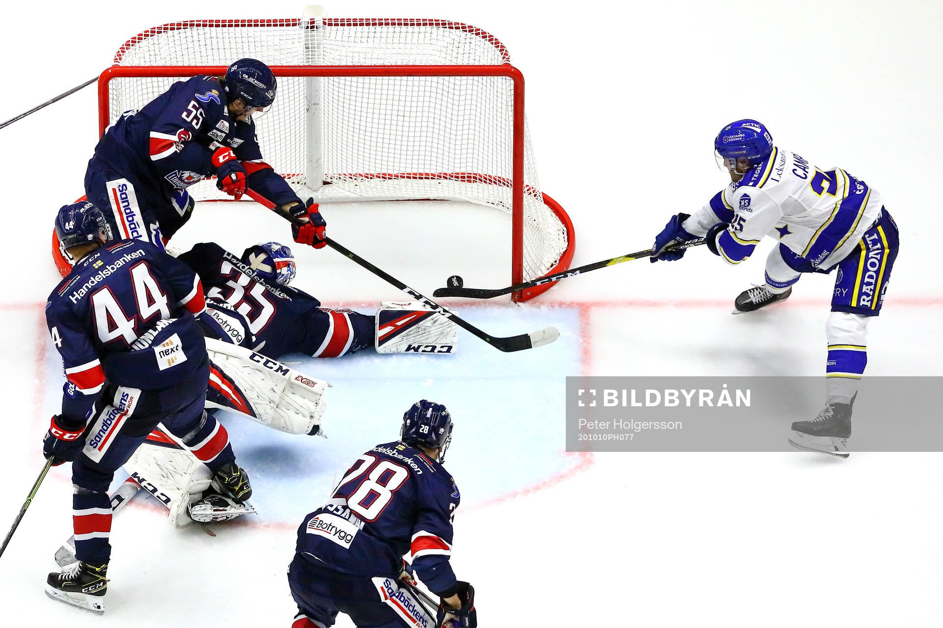 Mål 1-3 av Leksands Carter Camper förbi liggande