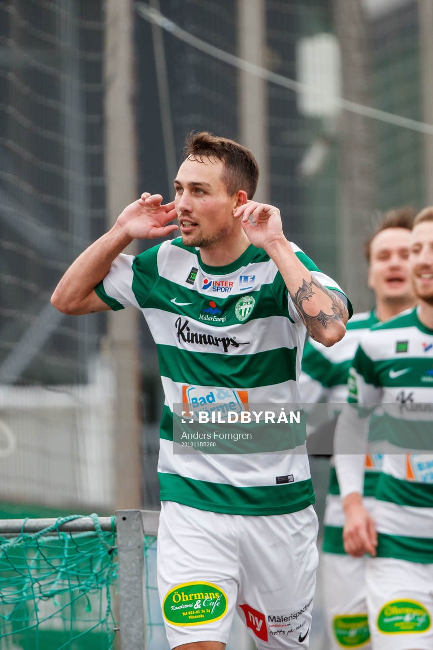 Västerås Filip Tronet jublar
