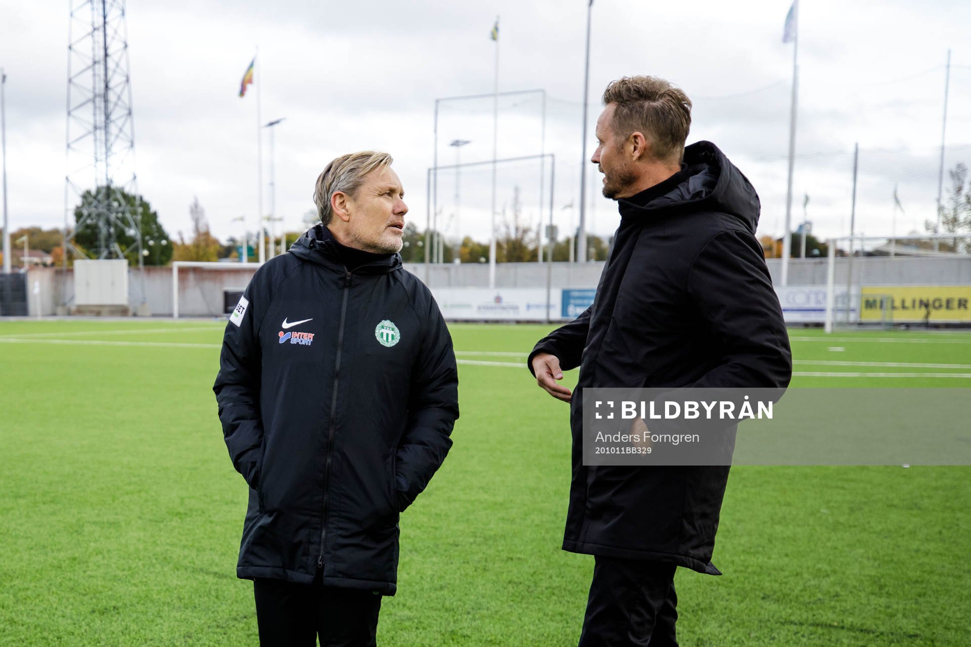 Västerås tränare Thomas Askebrand och Peter Markstedt efter fotbollsmatchen i Superettan mellan Västerås SK och GIF Sundsvall den 11 oktober 2020 i Västerås.