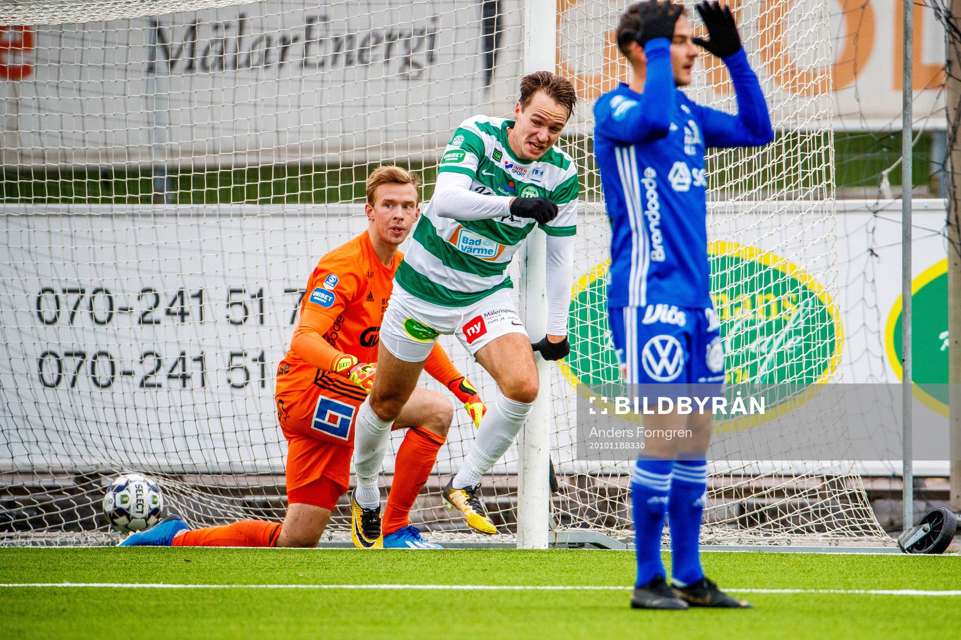 Sundsvalls målvakt Andreas Andersson , Västerås Viktor