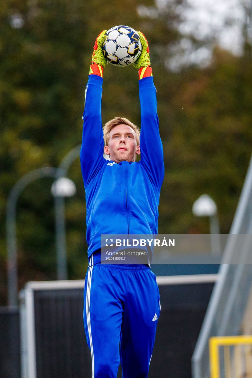 Sundsvalls målvakt Andreas Andersson innan fotbollsmatchen