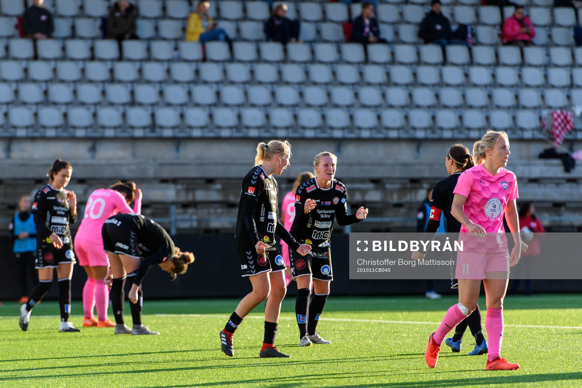 Kristianstads spelare jublar efter fotbollsmatchen i Damallsvenskan mellan FC Rosengård och Kristianstad den 11 oktober 2020 i Malmö.
