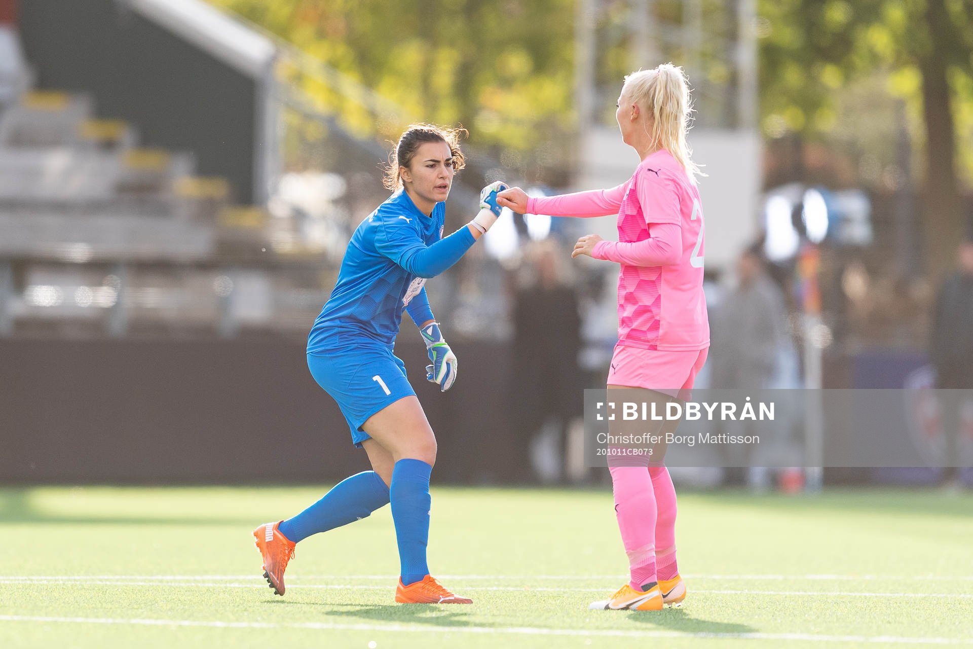 Rosengårds målvakt Zecira Musovic och Sofie Svava